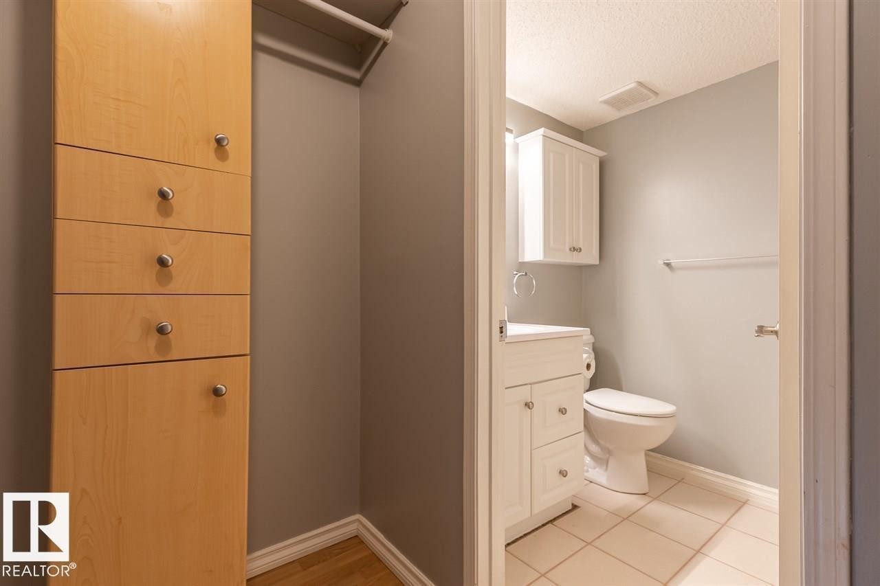 108 9010 106 Avenue, Edmonton, AB - Indoor Photo Showing Bathroom