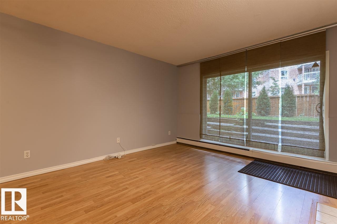 108 9010 106 Avenue, Edmonton, AB - Indoor Photo Showing Other Room