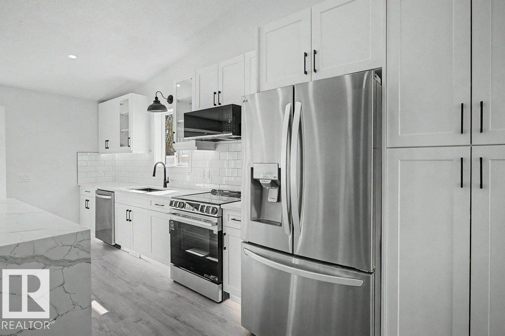 67A Arbor Crescent, St. Albert, AB - Indoor Photo Showing Kitchen With Stainless Steel Kitchen With Upgraded Kitchen