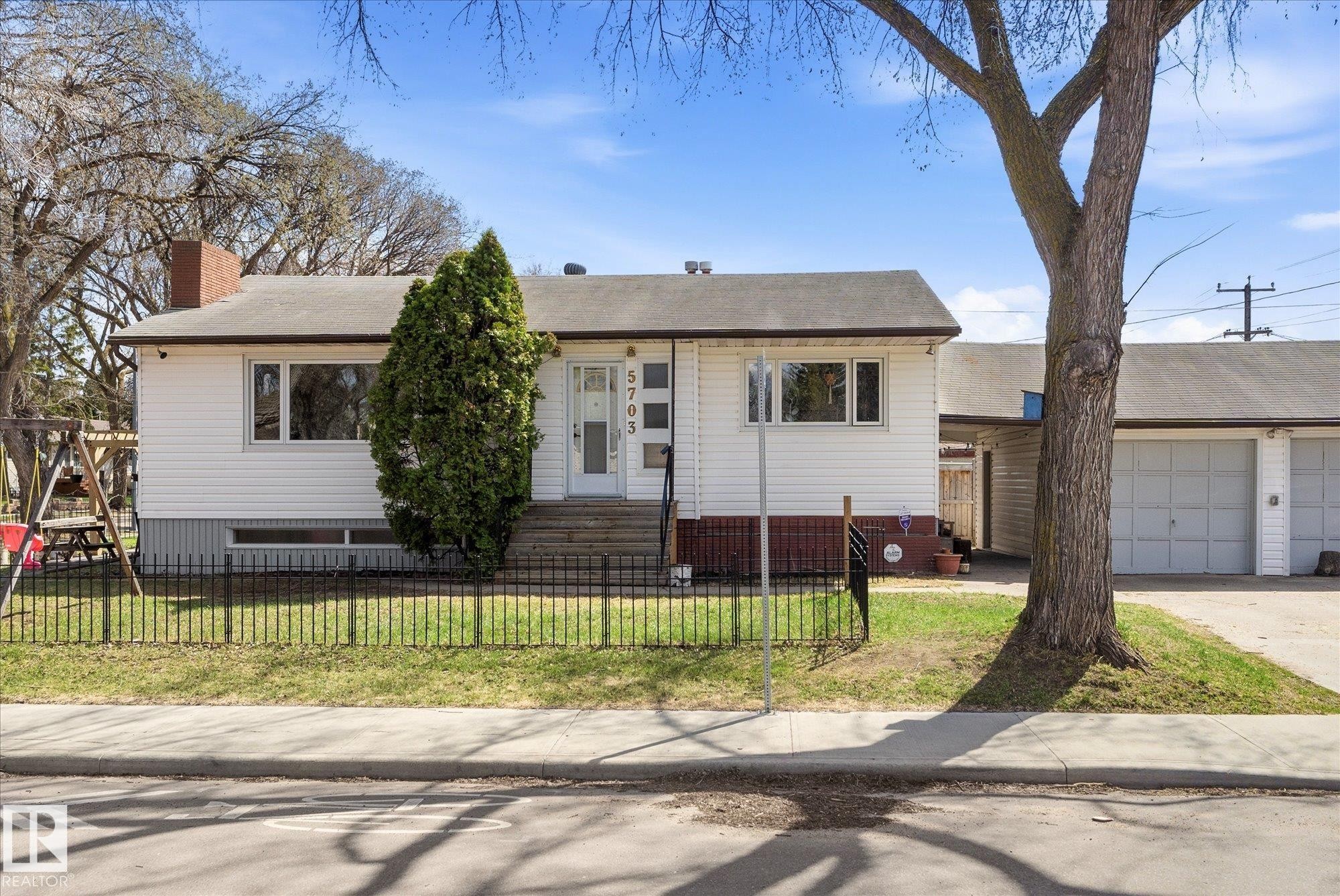 5703 119 Avenue, Edmonton, AB - Outdoor