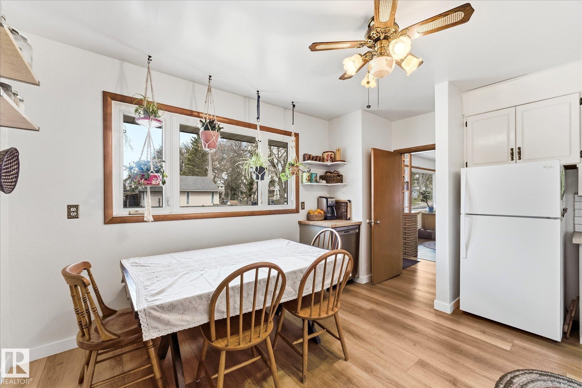 5703 119 Avenue, Edmonton, AB - Indoor Photo Showing Dining Room