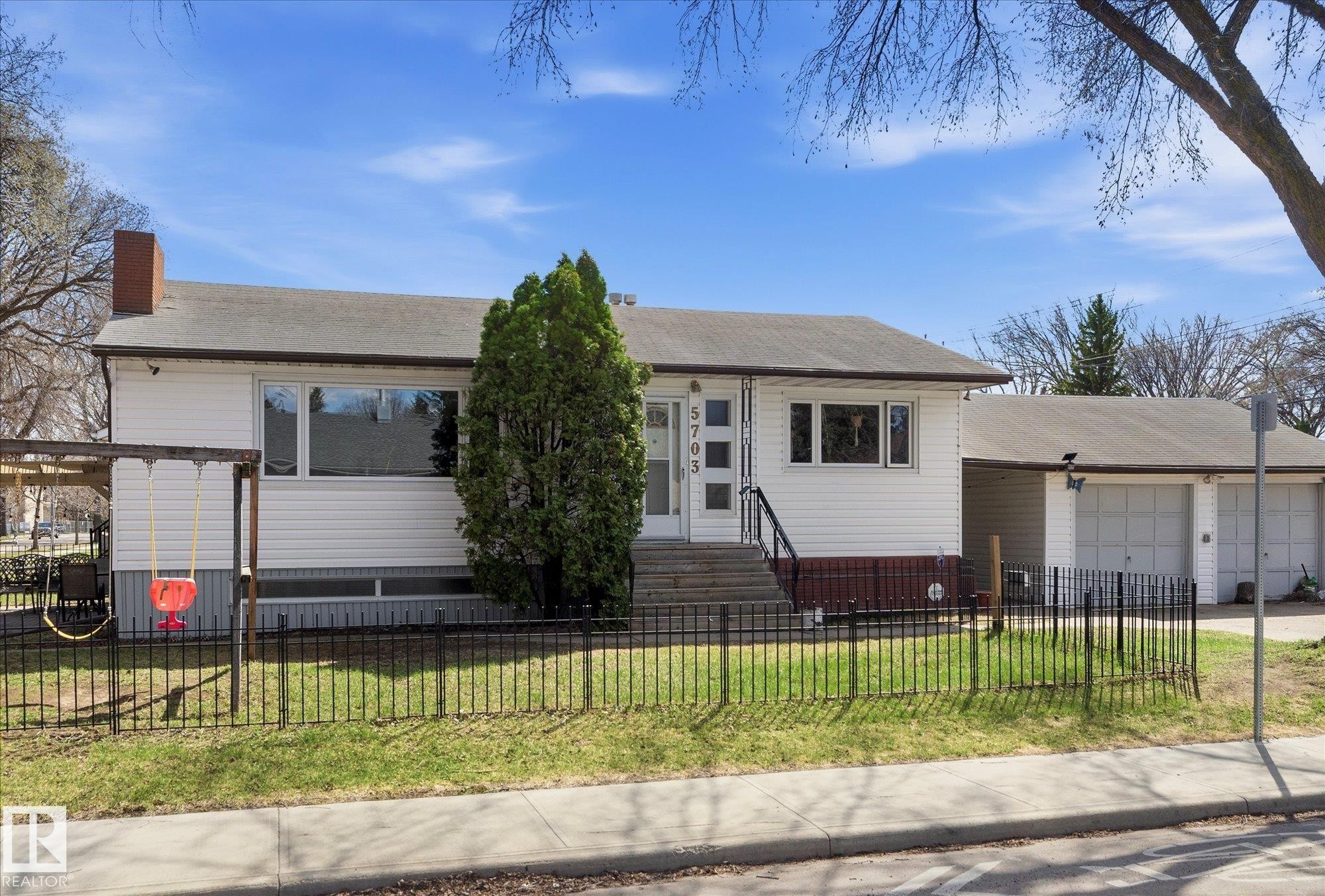 5703 119 Avenue, Edmonton, AB - Outdoor