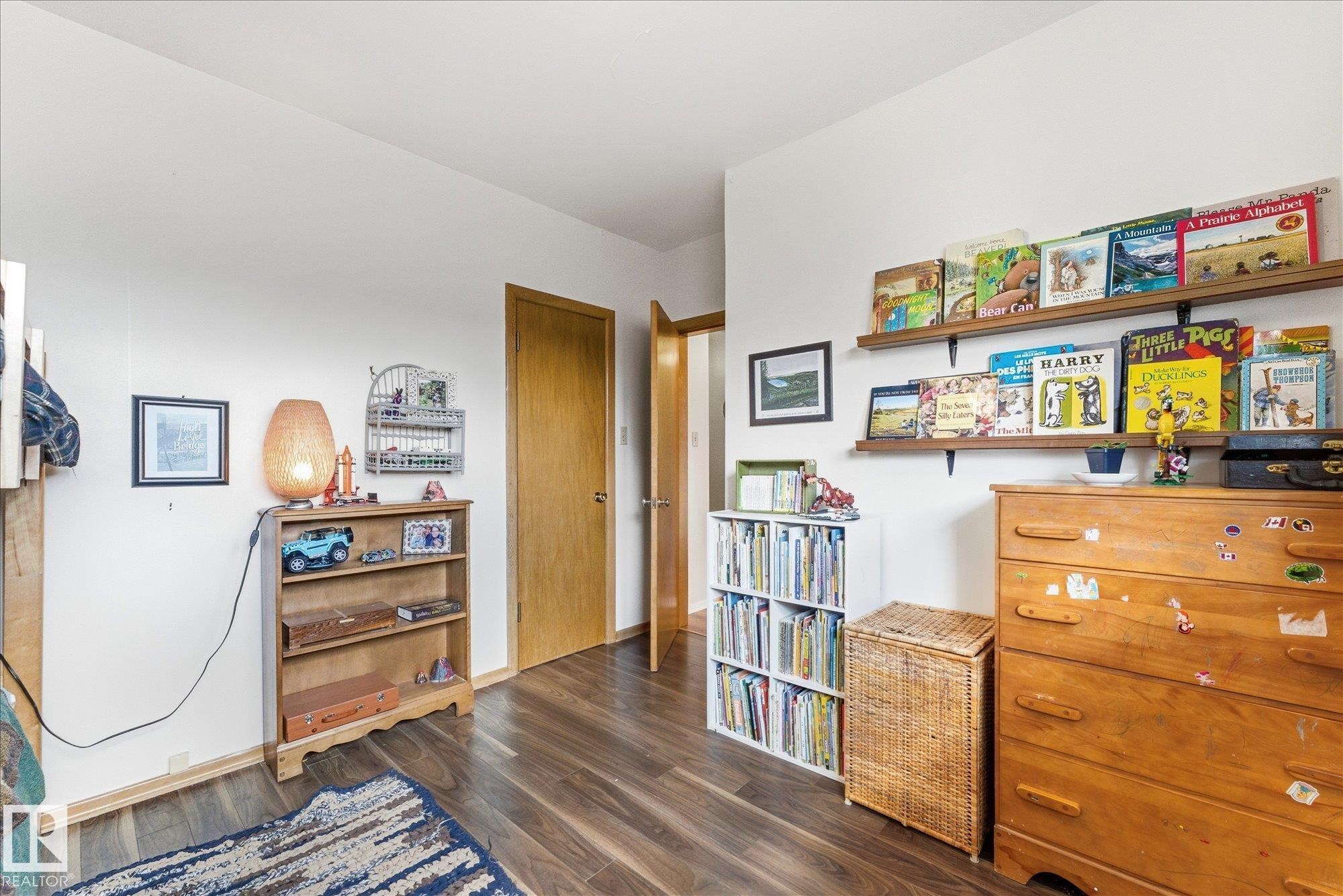 5703 119 Avenue, Edmonton, AB - Indoor