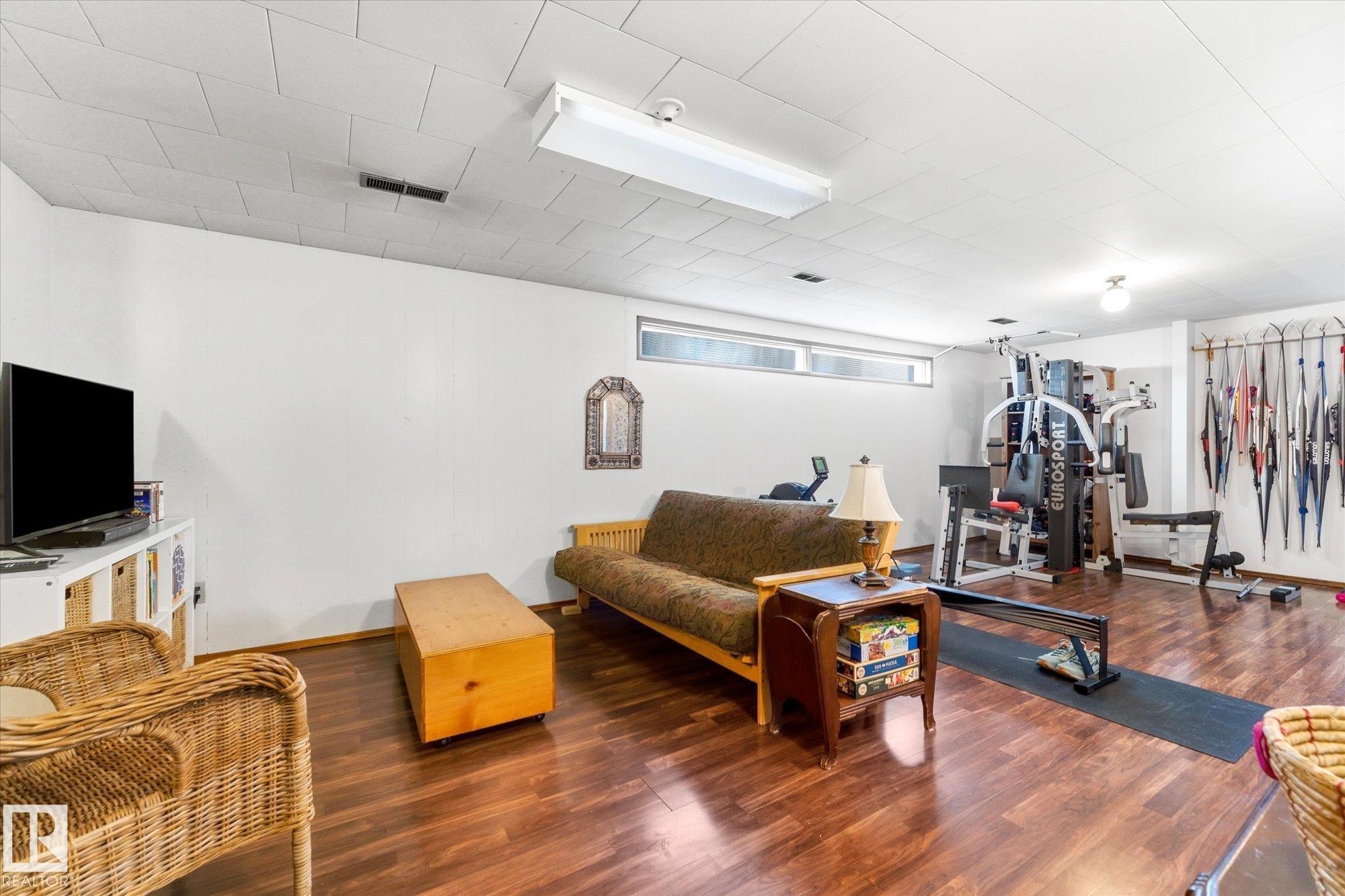 5703 119 Avenue, Edmonton, AB - Indoor
