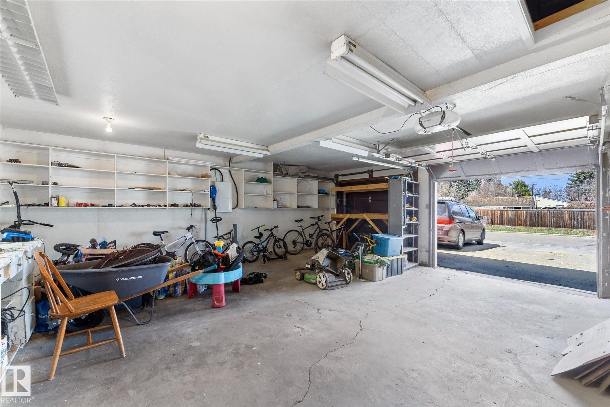 5703 119 Avenue, Edmonton, AB - Indoor Photo Showing Garage