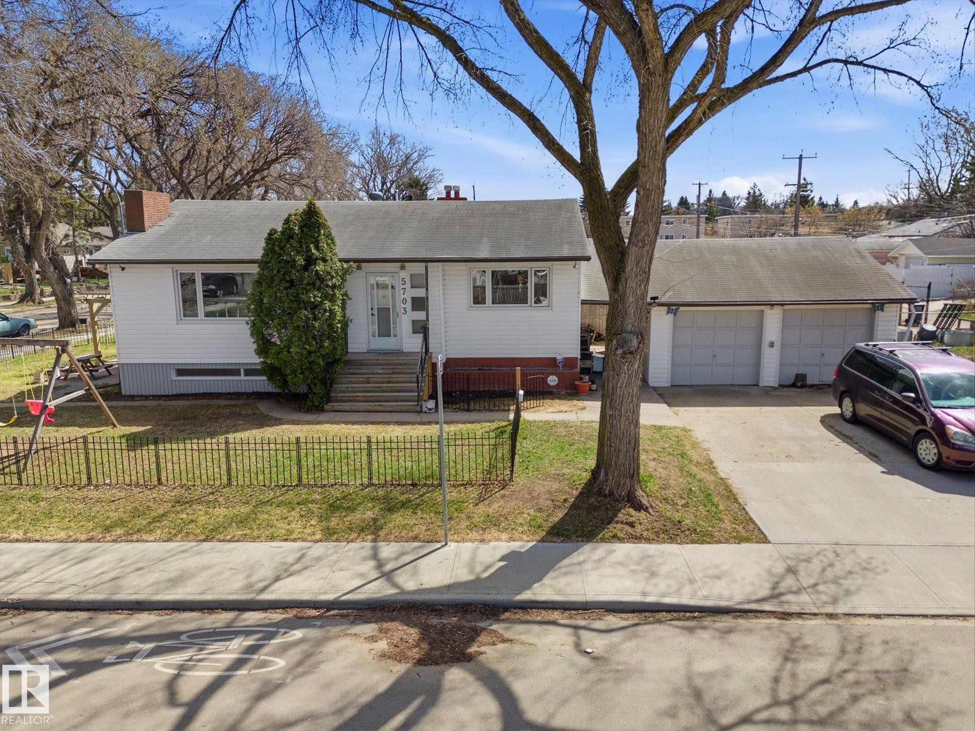 5703 119 Avenue, Edmonton, AB - Outdoor
