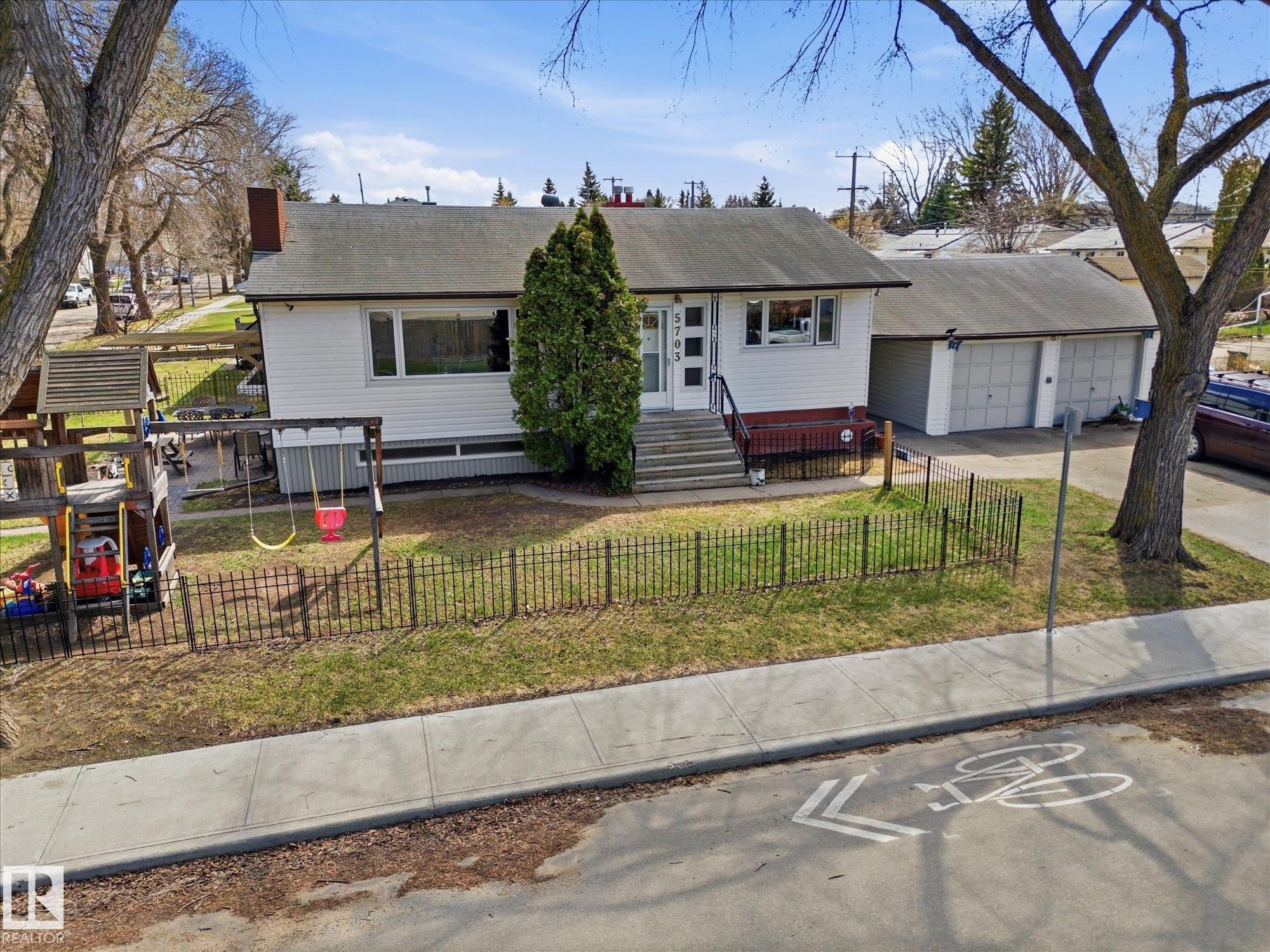 5703 119 Avenue, Edmonton, AB - Outdoor