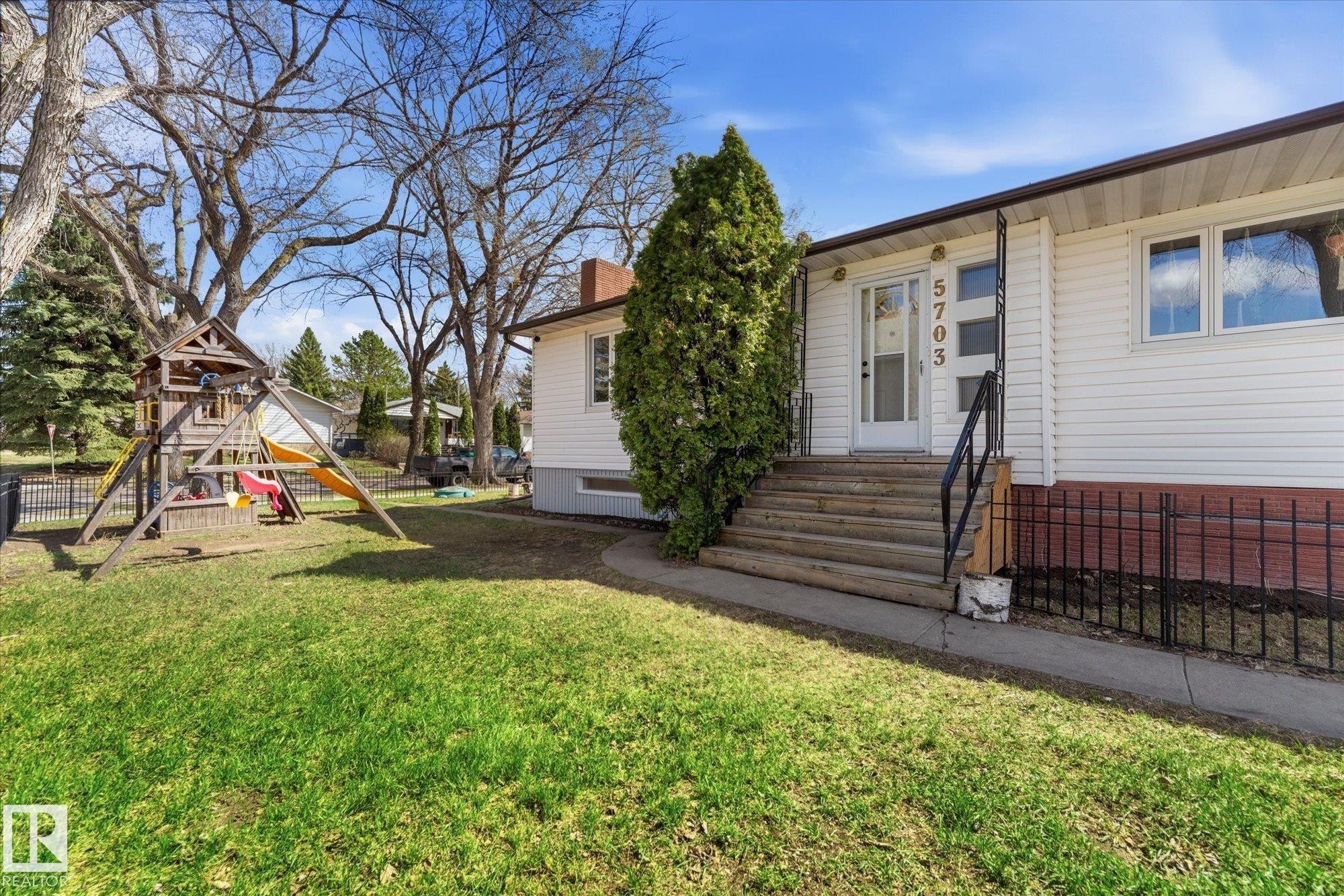 5703 119 Avenue, Edmonton, AB - Outdoor