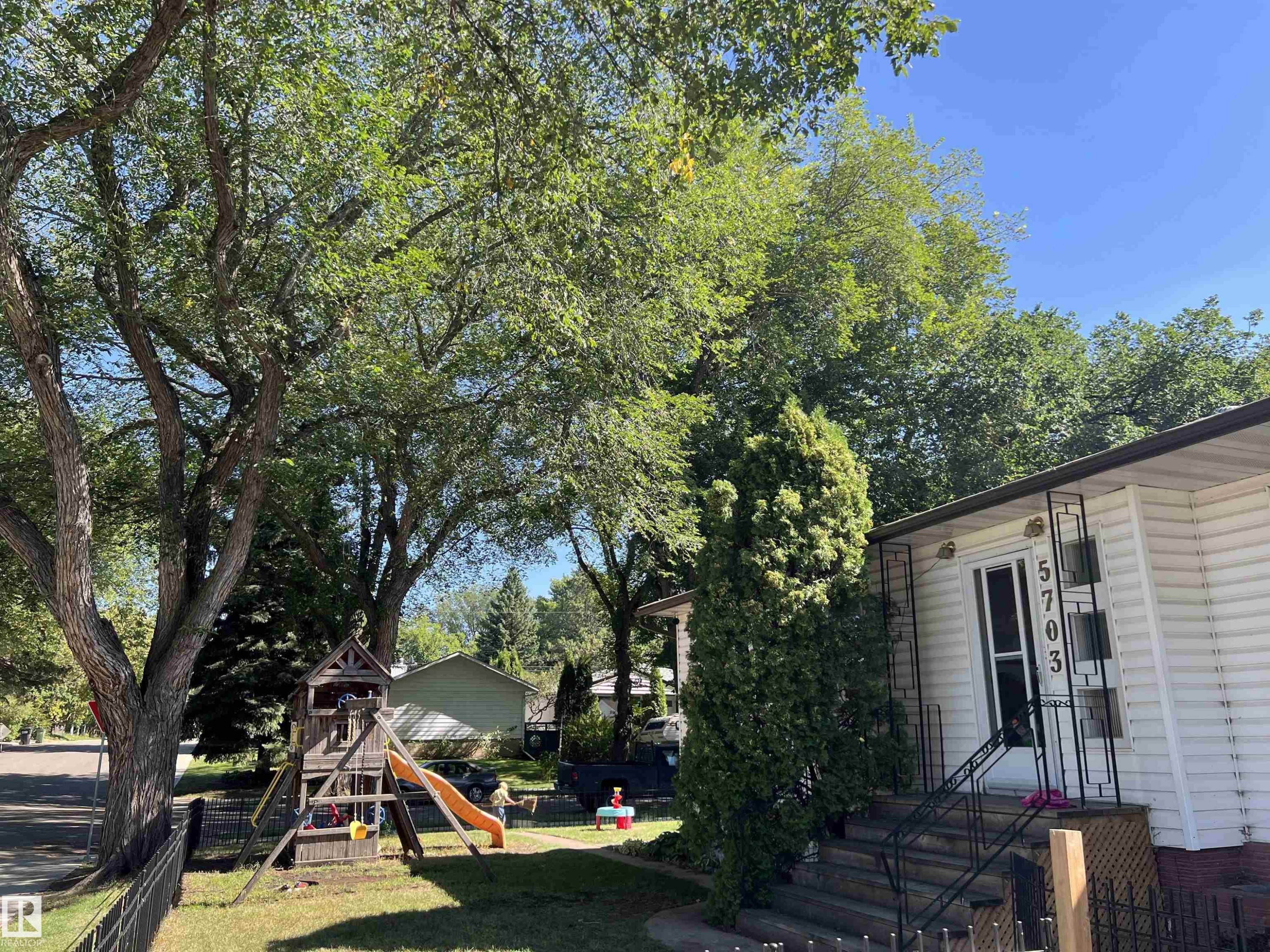 5703 119 Avenue, Edmonton, AB - Outdoor