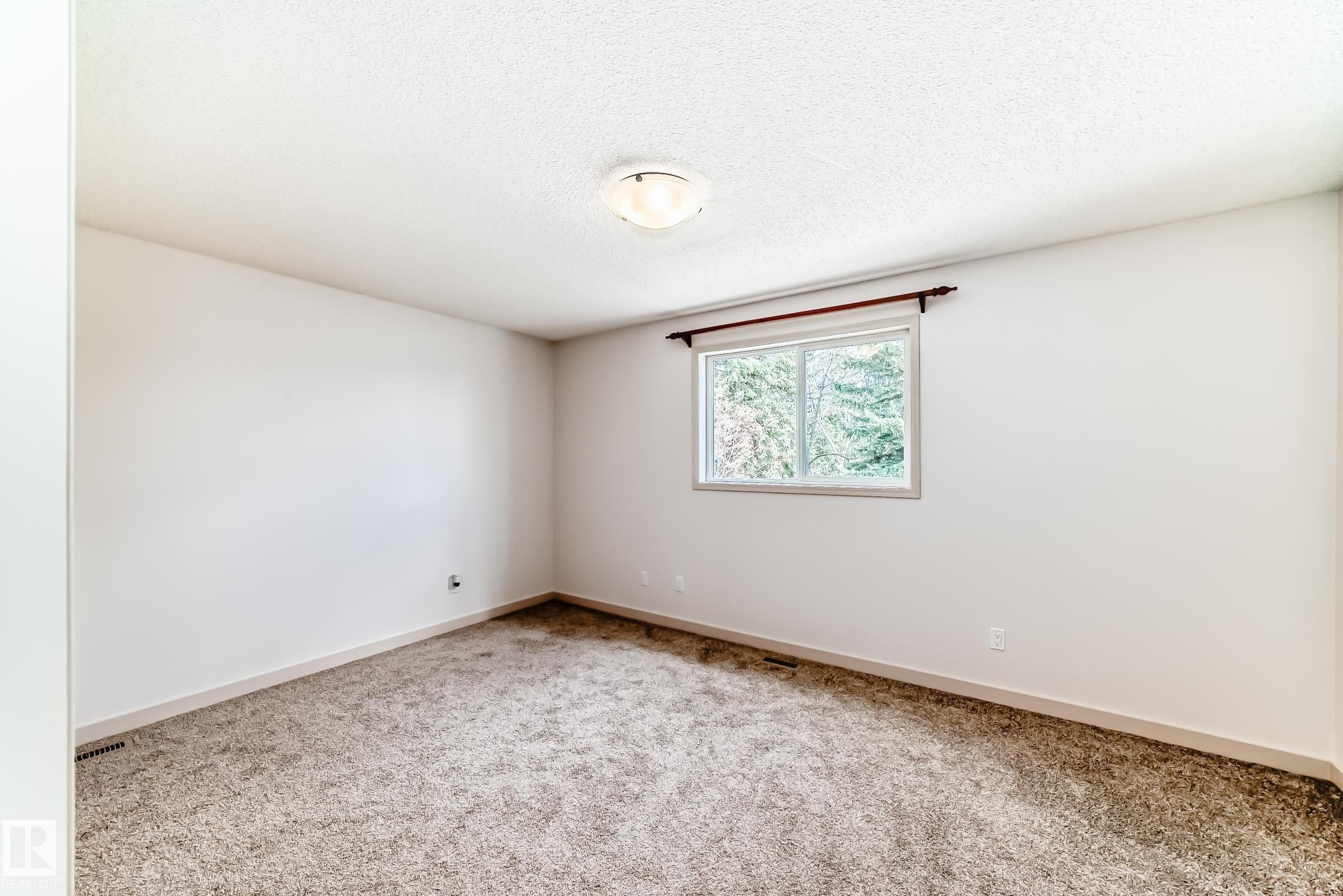 13519 32 Street, Edmonton, AB - Indoor Photo Showing Other Room