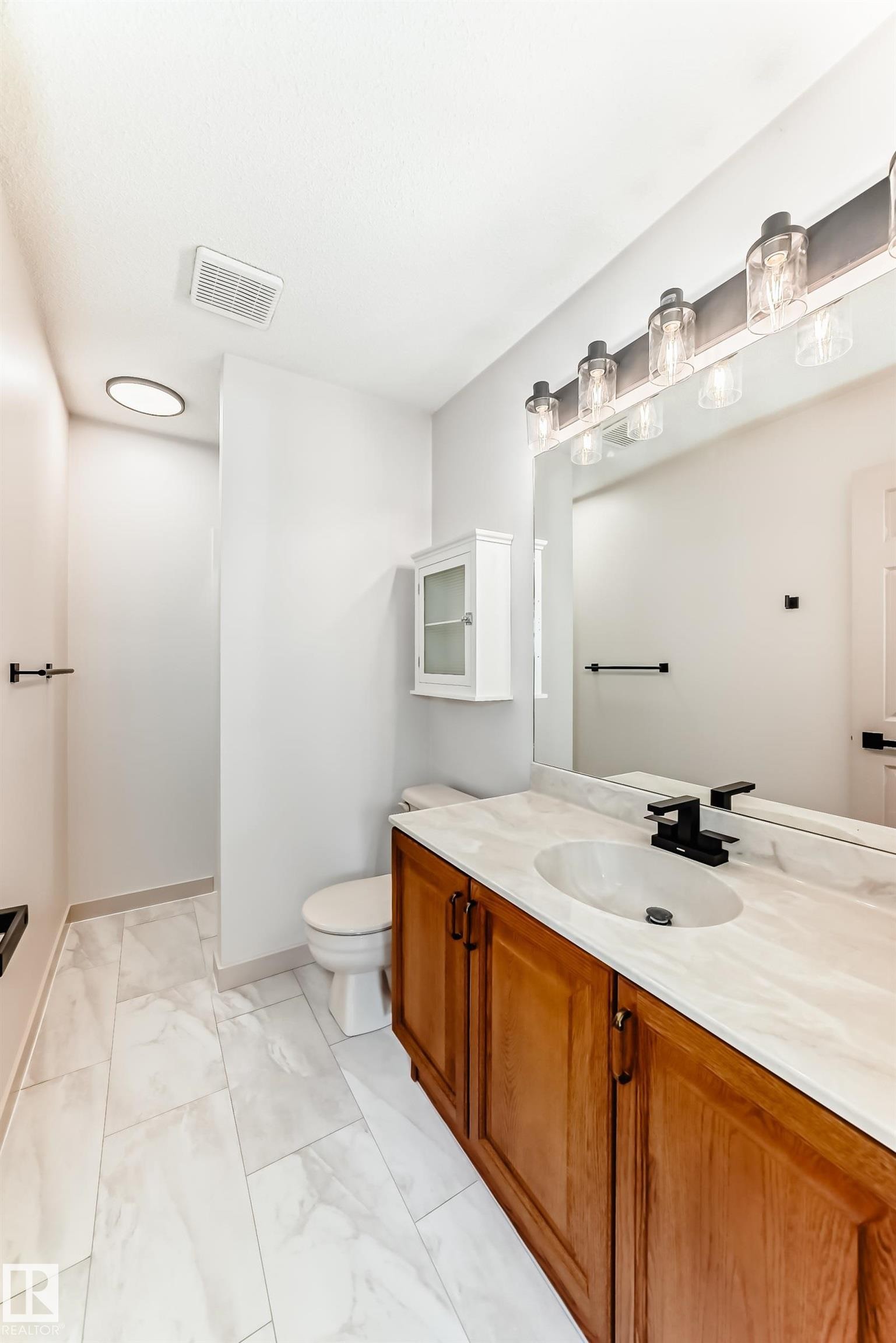 13519 32 Street, Edmonton, AB - Indoor Photo Showing Bathroom