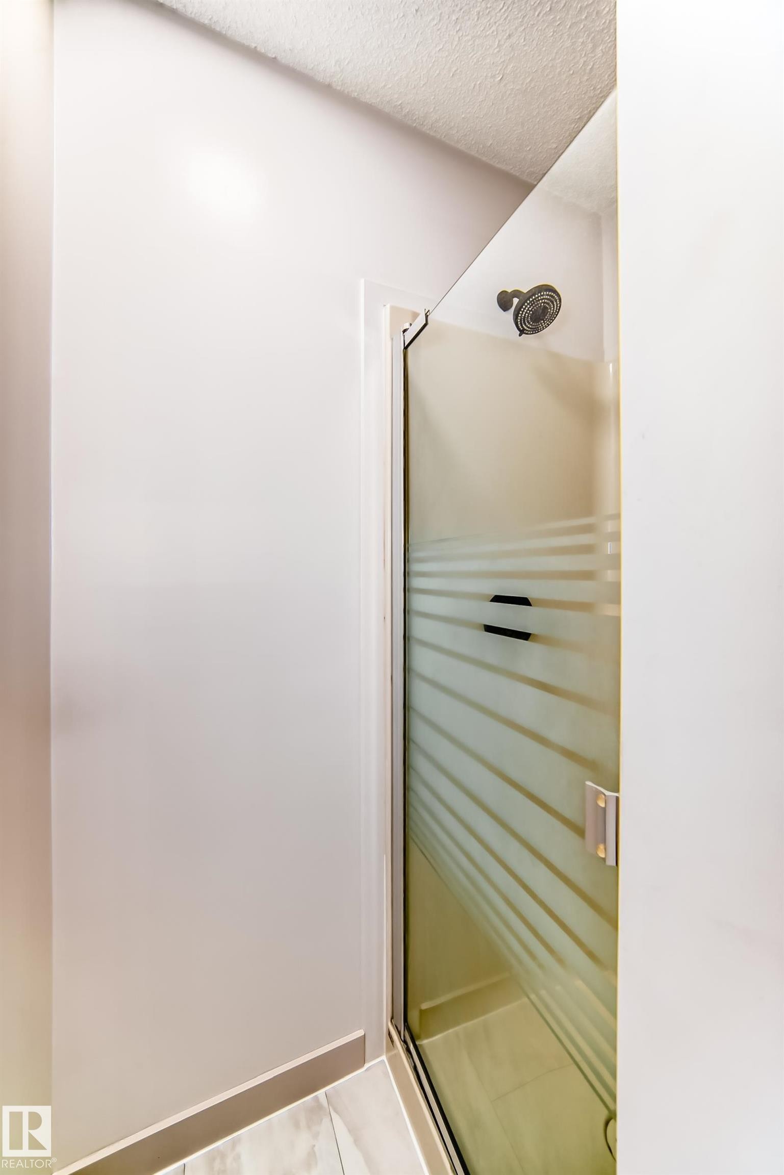 13519 32 Street, Edmonton, AB - Indoor