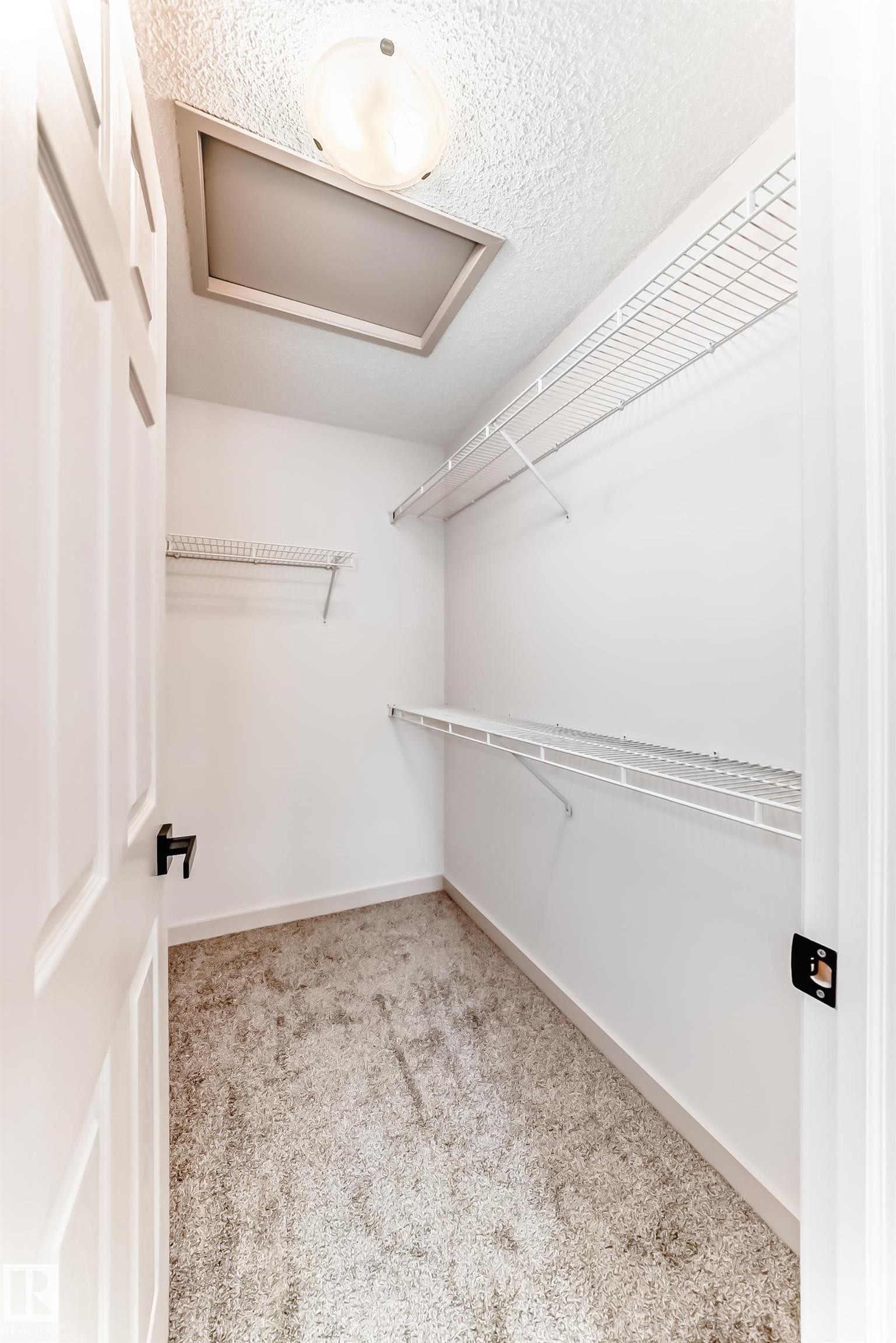 13519 32 Street, Edmonton, AB - Indoor With Storage