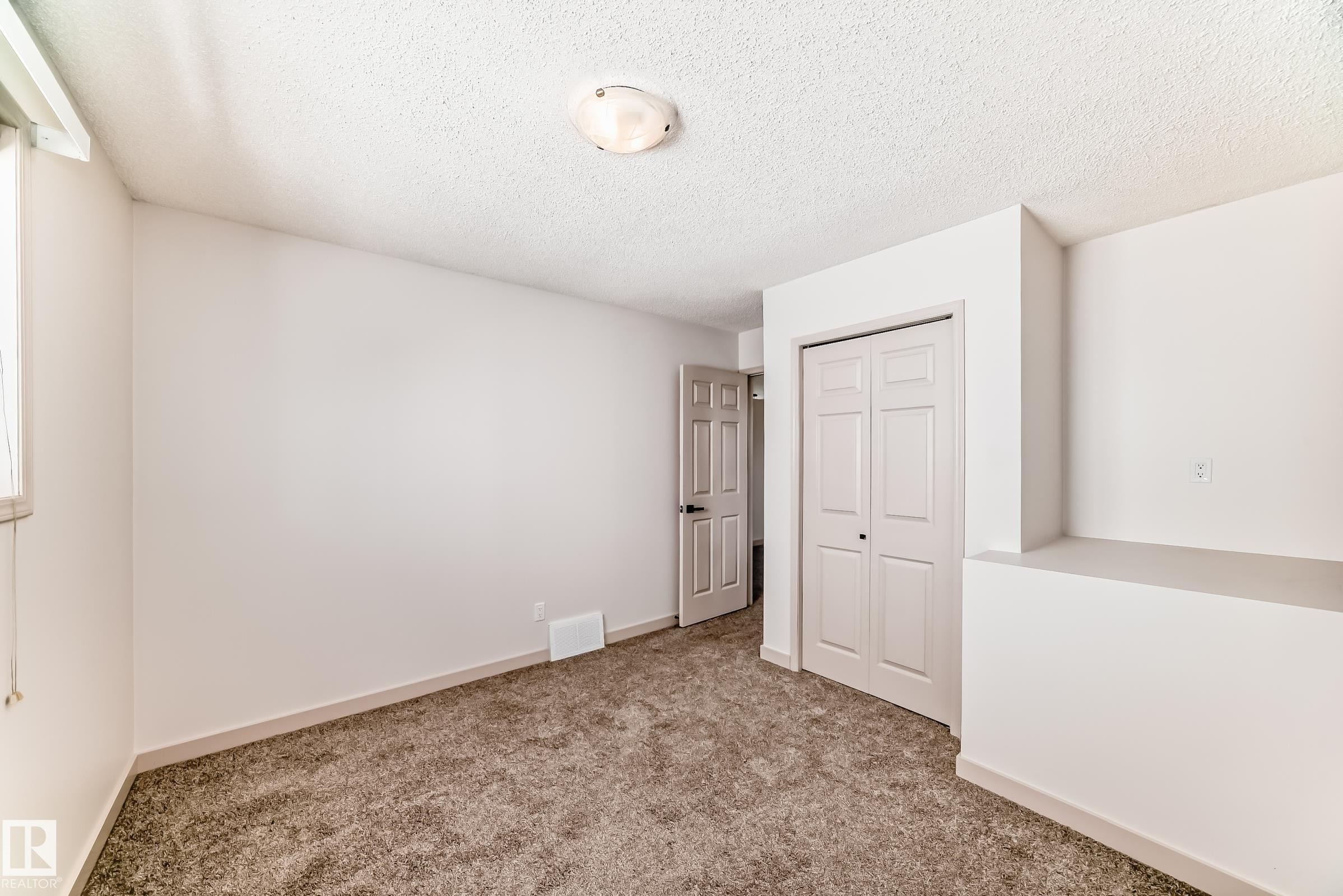 13519 32 Street, Edmonton, AB - Indoor Photo Showing Other Room