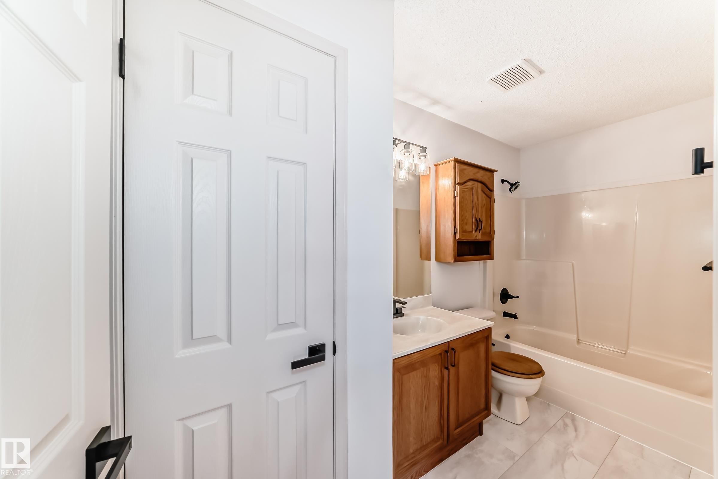 13519 32 Street, Edmonton, AB - Indoor Photo Showing Bathroom