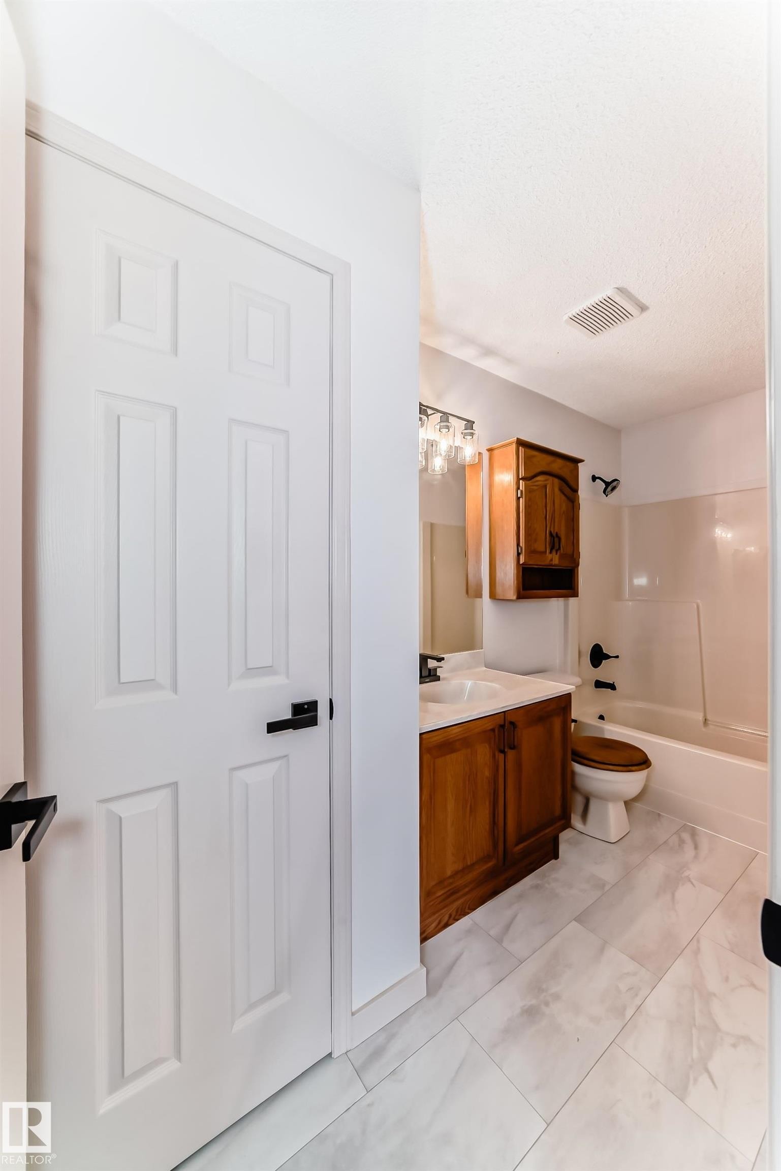 13519 32 Street, Edmonton, AB - Indoor Photo Showing Bathroom