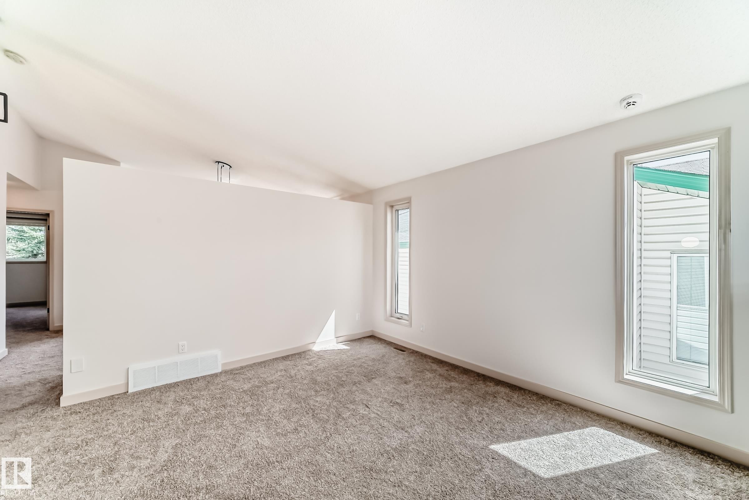 13519 32 Street, Edmonton, AB - Indoor Photo Showing Other Room