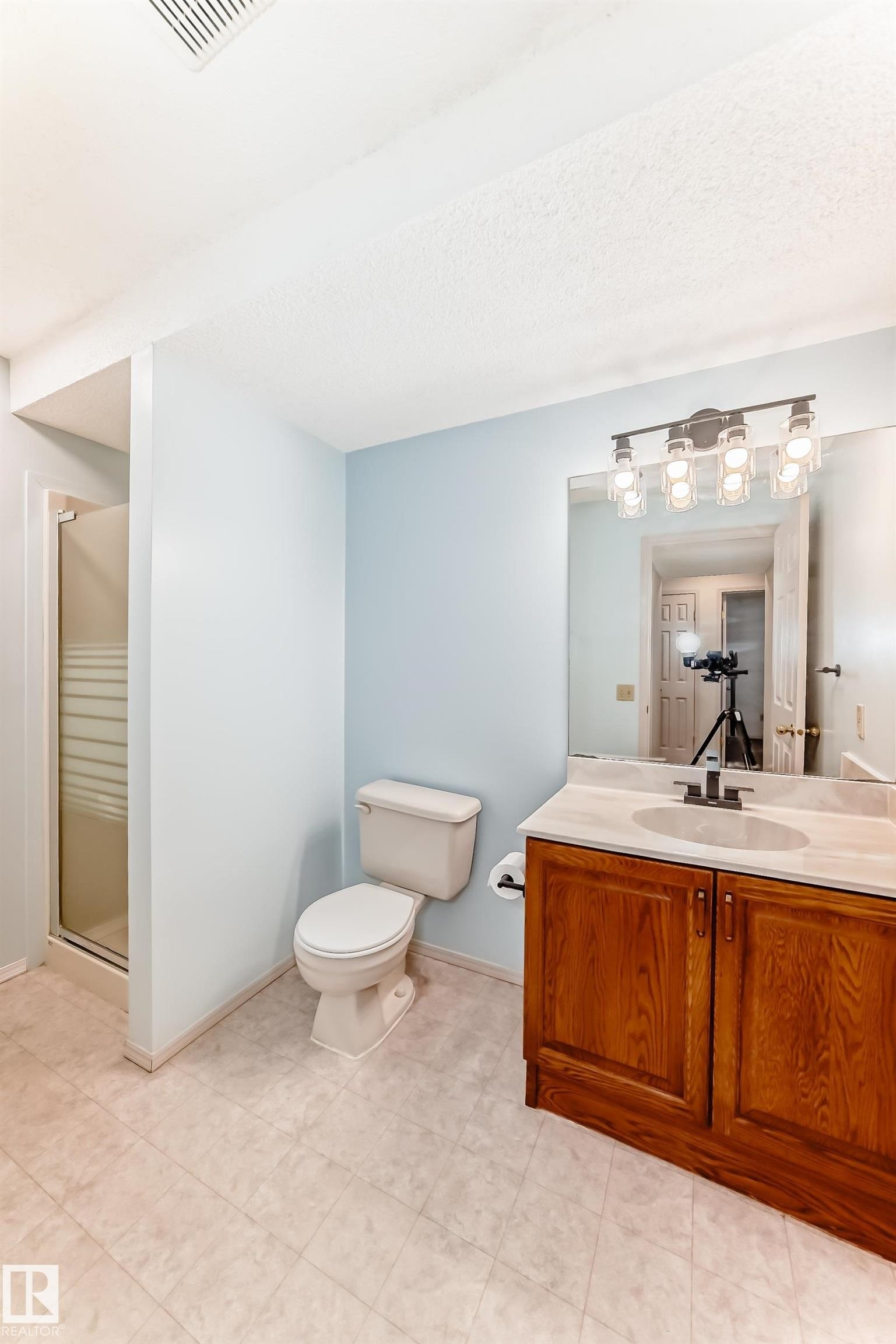 13519 32 Street, Edmonton, AB - Indoor Photo Showing Bathroom