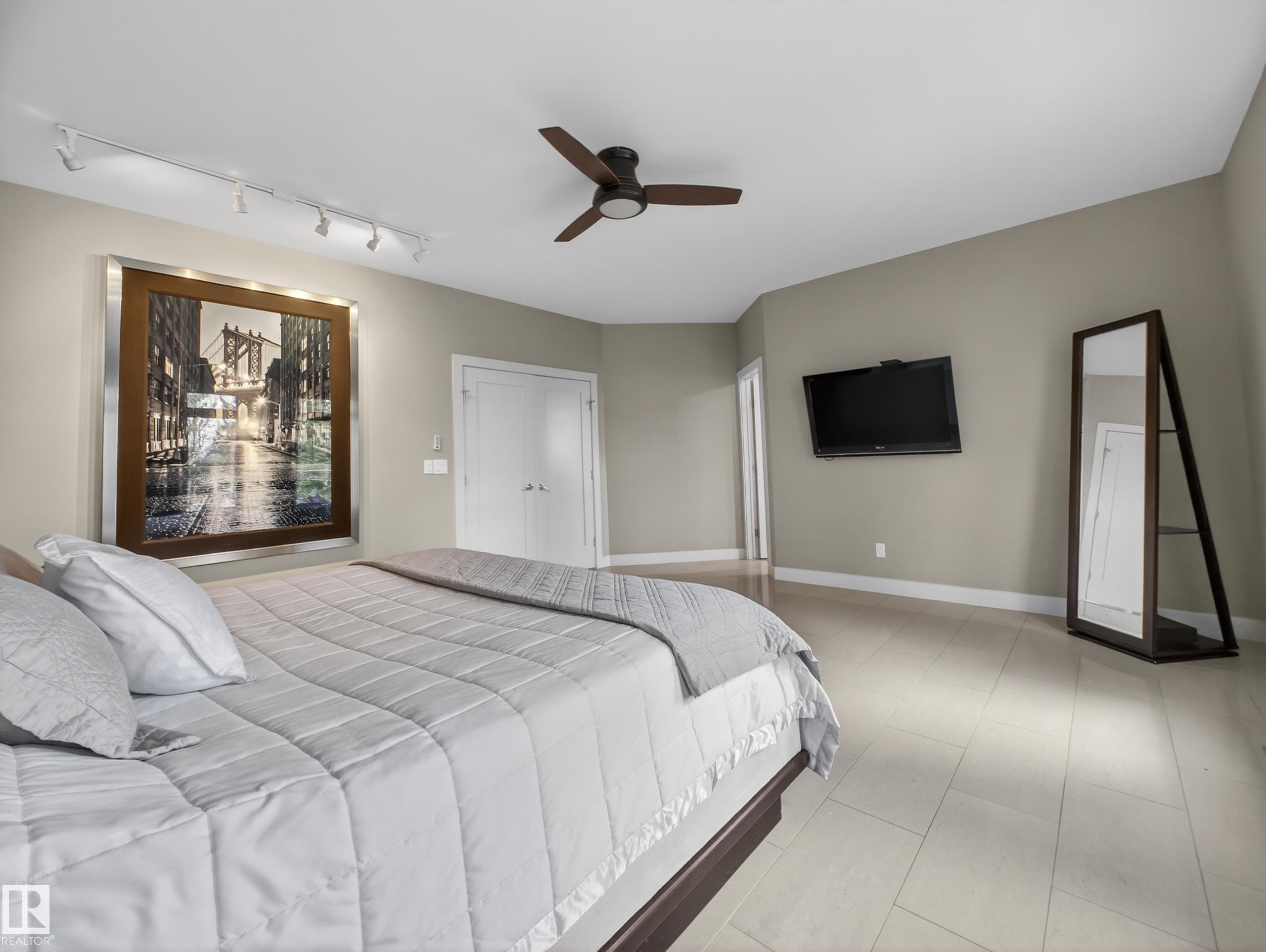 10650 66 Avenue, Edmonton, AB - Indoor Photo Showing Bedroom