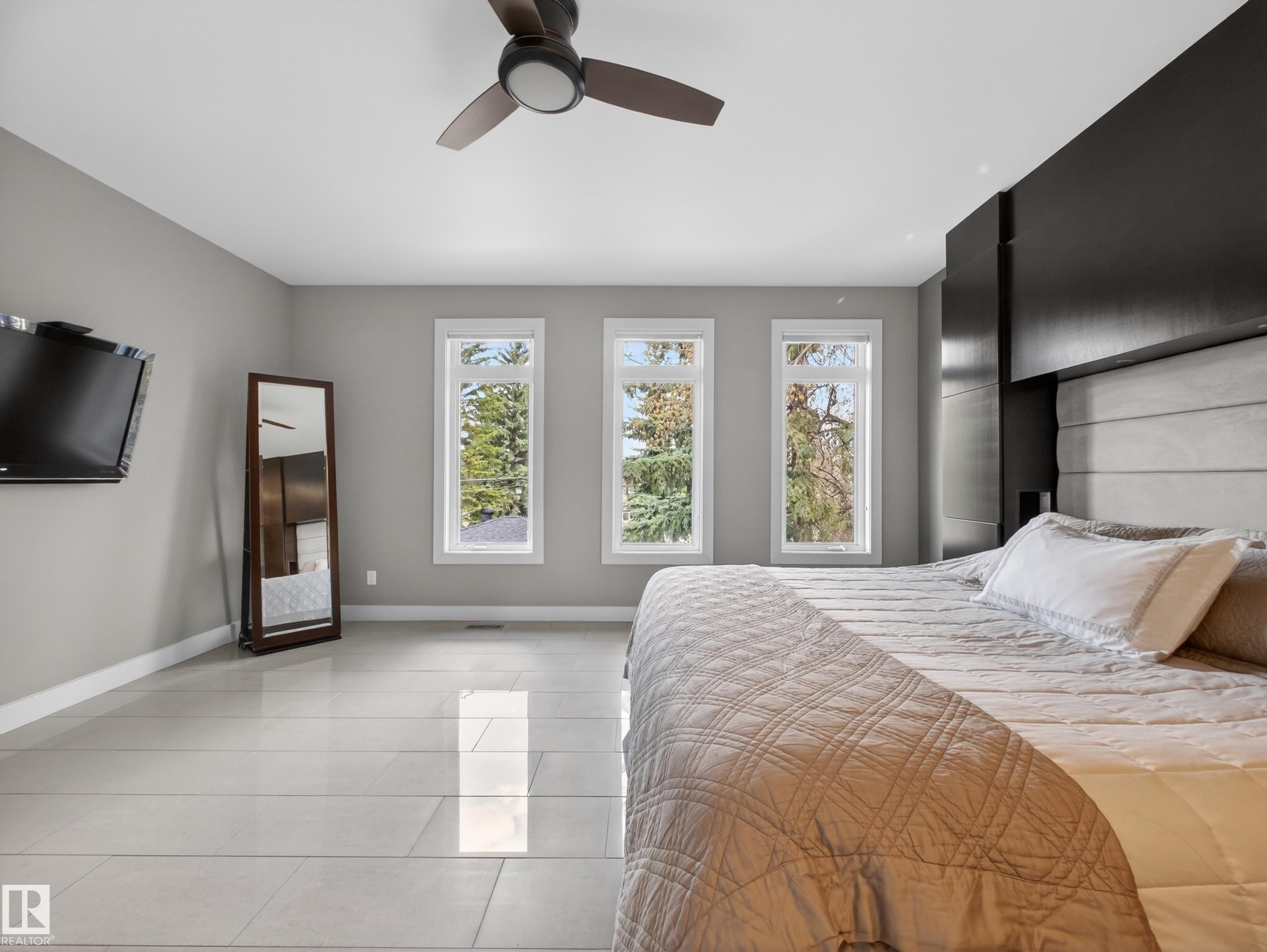 10650 66 Avenue, Edmonton, AB - Indoor Photo Showing Bedroom