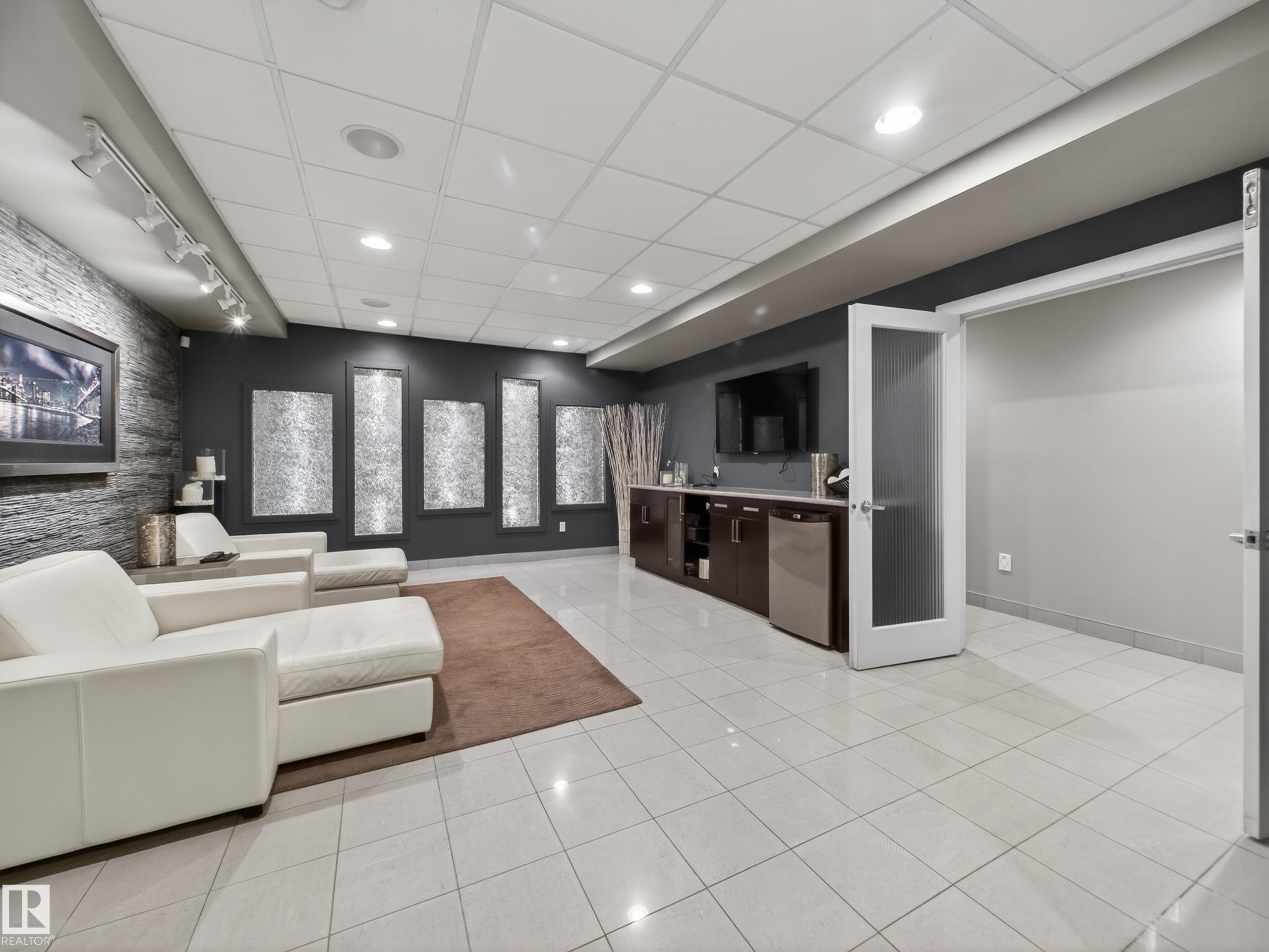 10650 66 Avenue, Edmonton, AB - Indoor