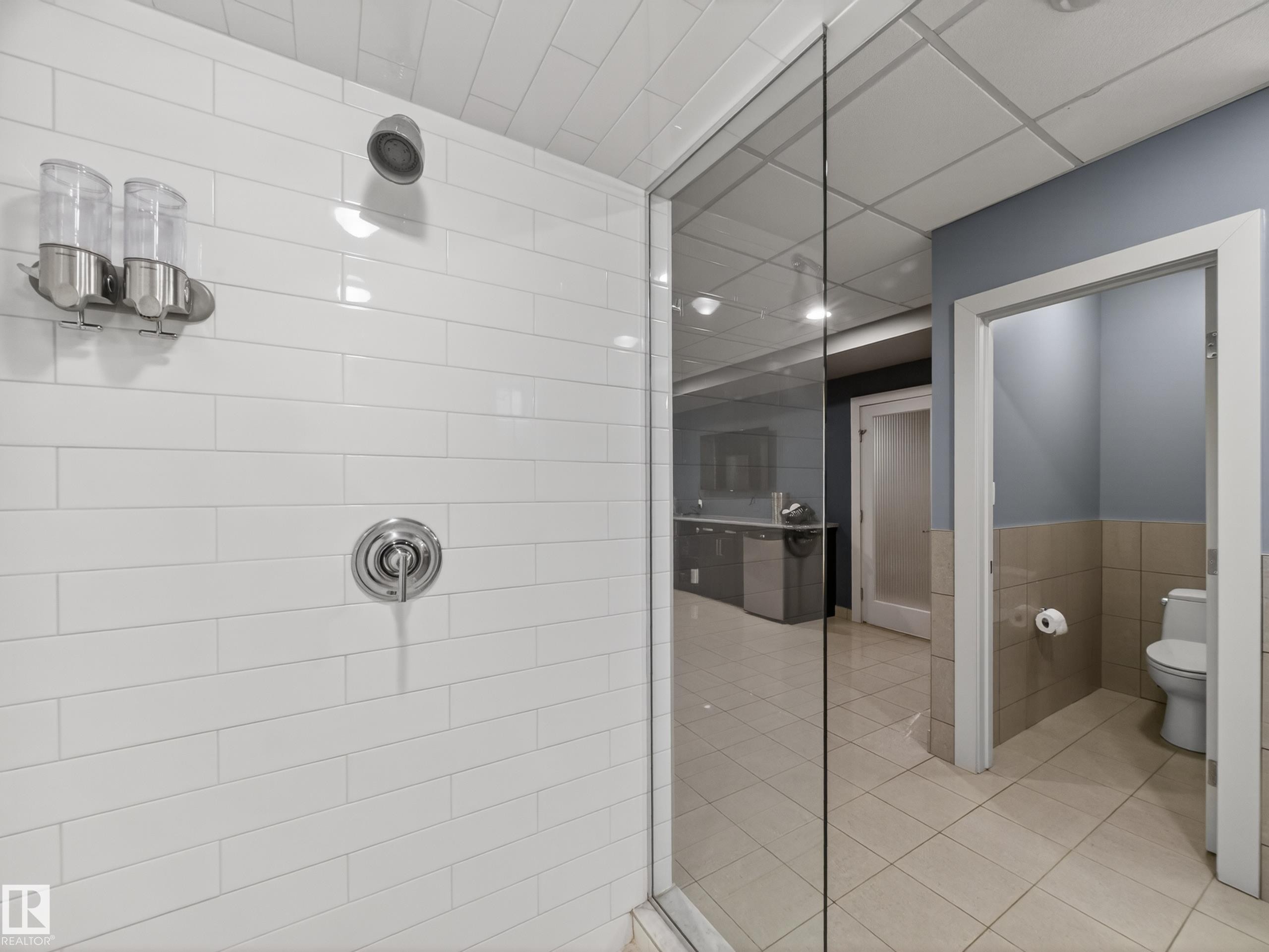 10650 66 Avenue, Edmonton, AB - Indoor Photo Showing Bathroom