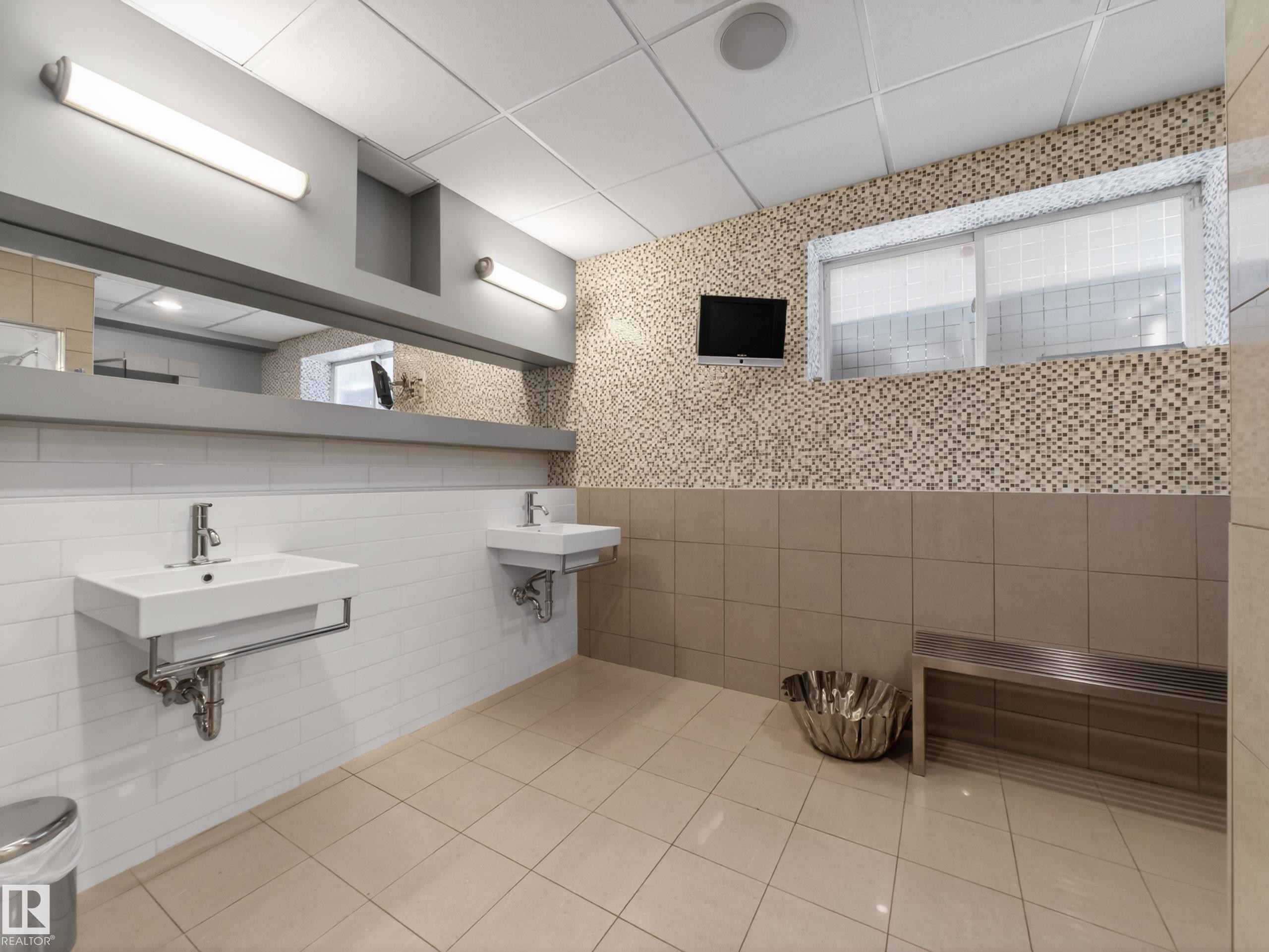 10650 66 Avenue, Edmonton, AB - Indoor Photo Showing Bathroom