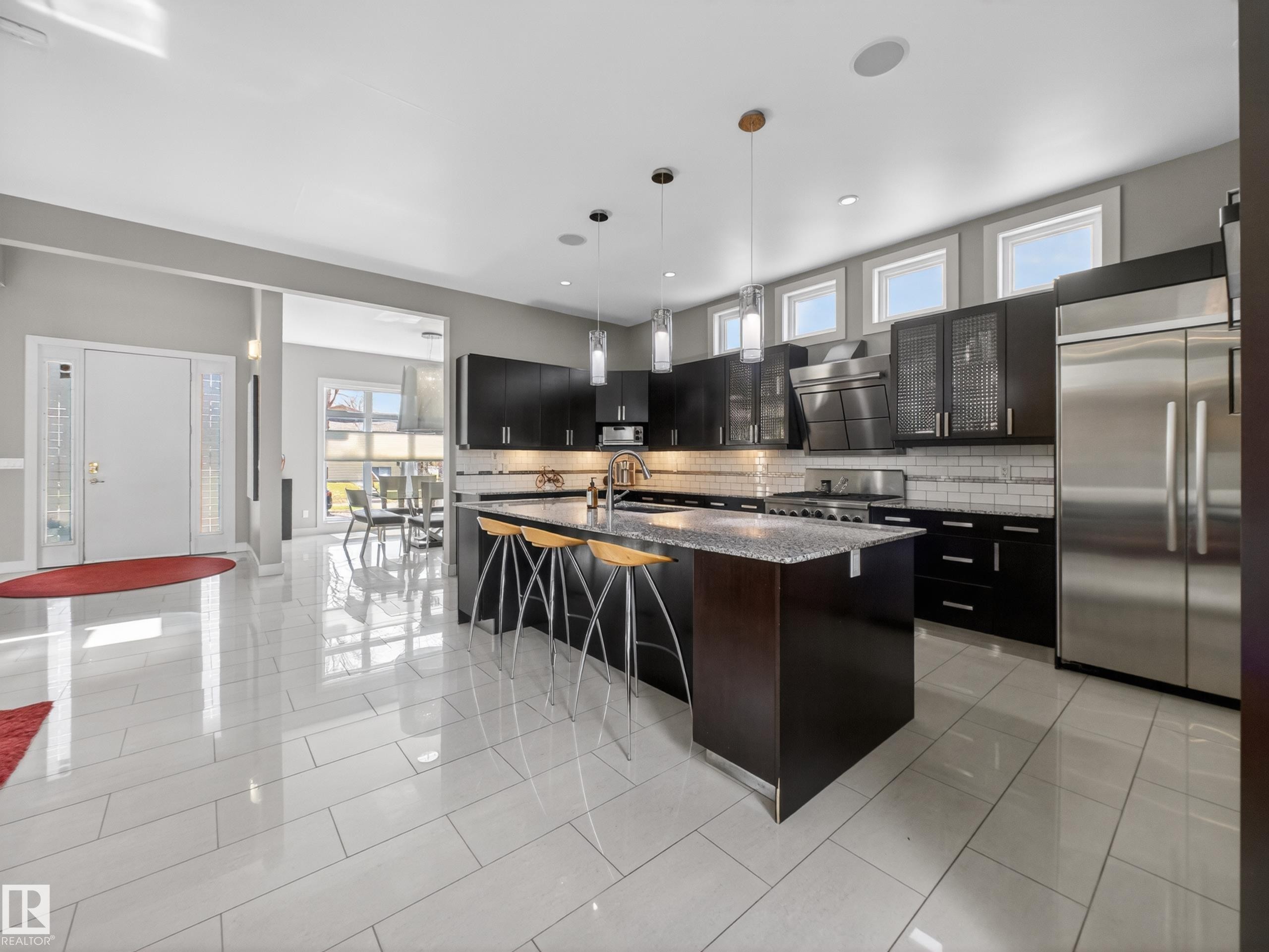 10650 66 Avenue, Edmonton, AB - Indoor Photo Showing Kitchen With Upgraded Kitchen