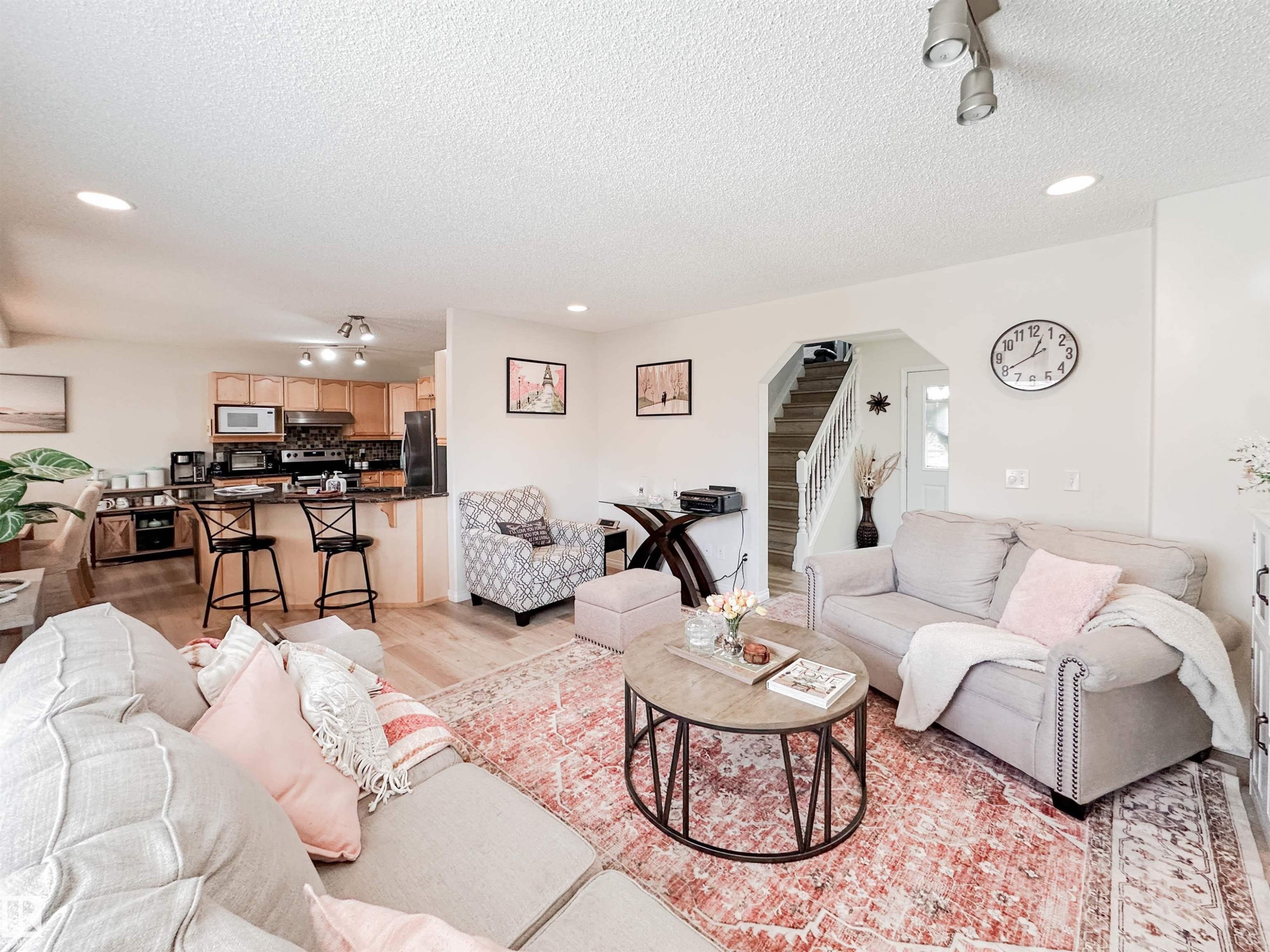 6 Norfolk Close, St. Albert, AB - Indoor Photo Showing Living Room