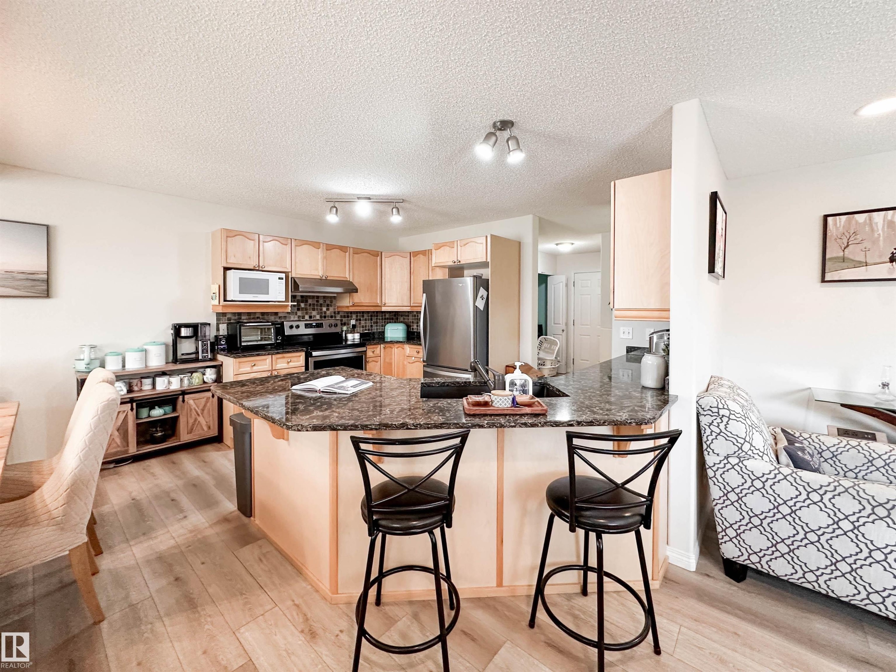 6 Norfolk Close, St. Albert, AB - Indoor Photo Showing Kitchen With Double Sink