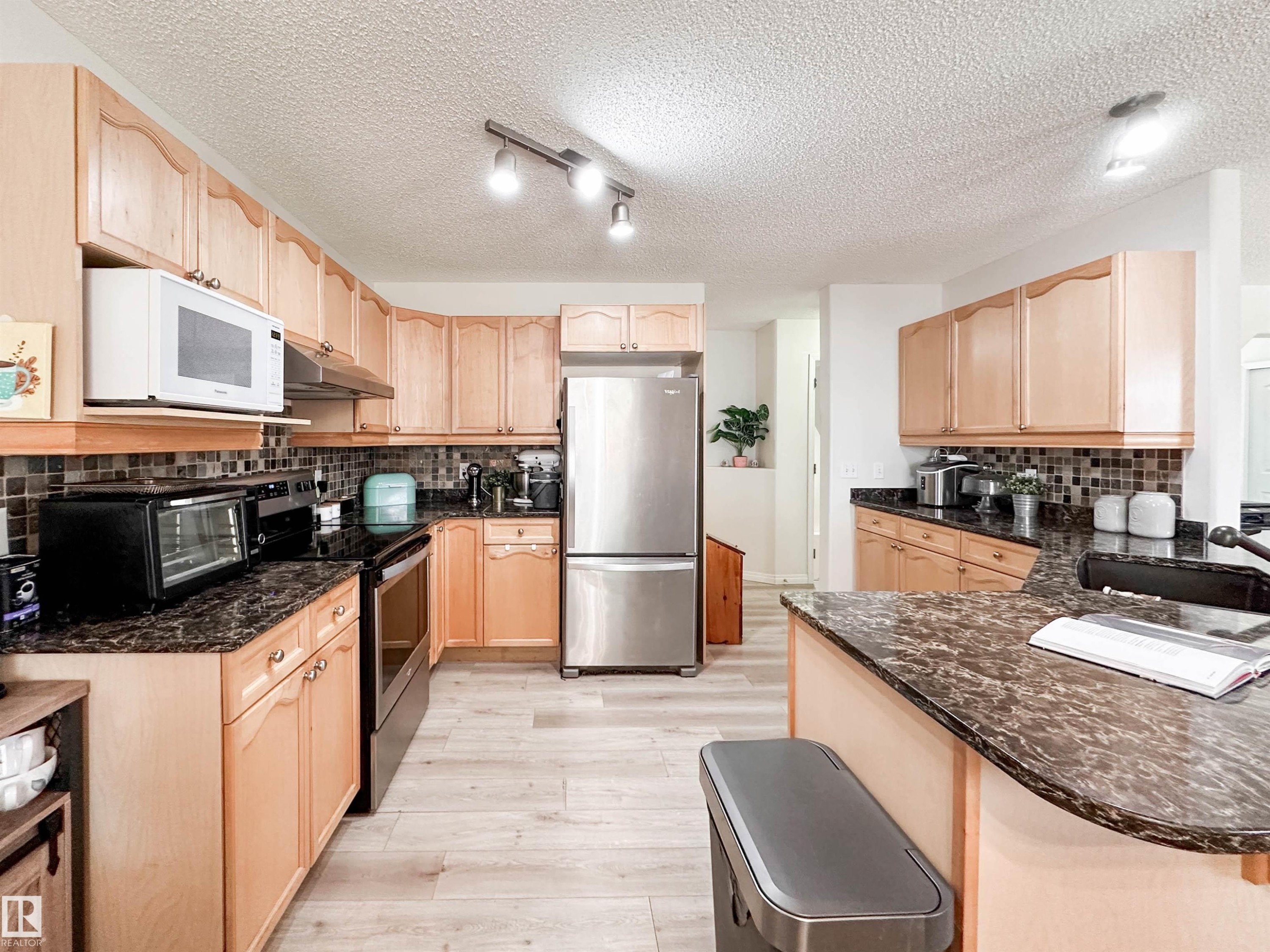 6 Norfolk Close, St. Albert, AB - Indoor Photo Showing Kitchen