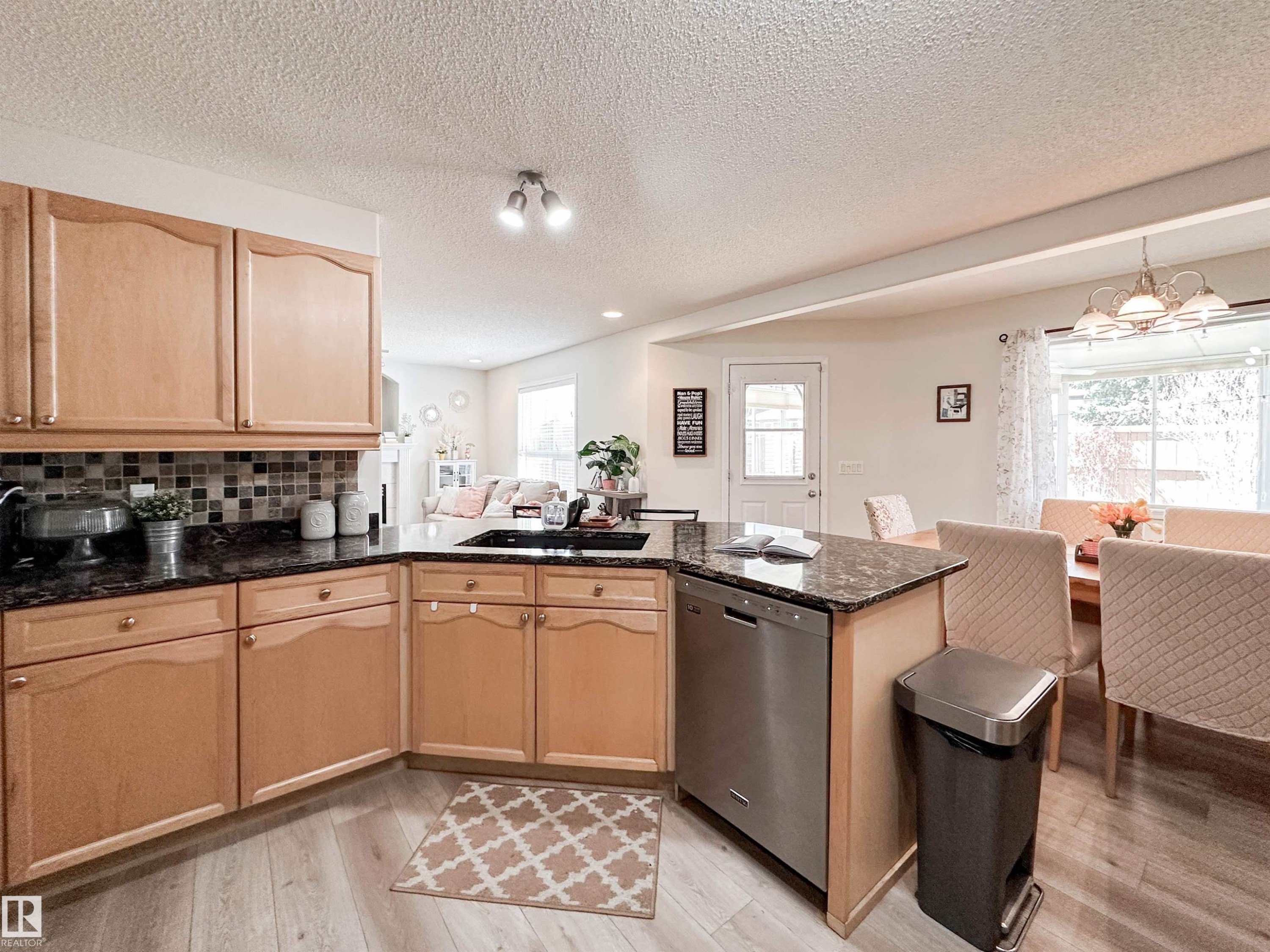 6 Norfolk Close, St. Albert, AB - Indoor Photo Showing Kitchen