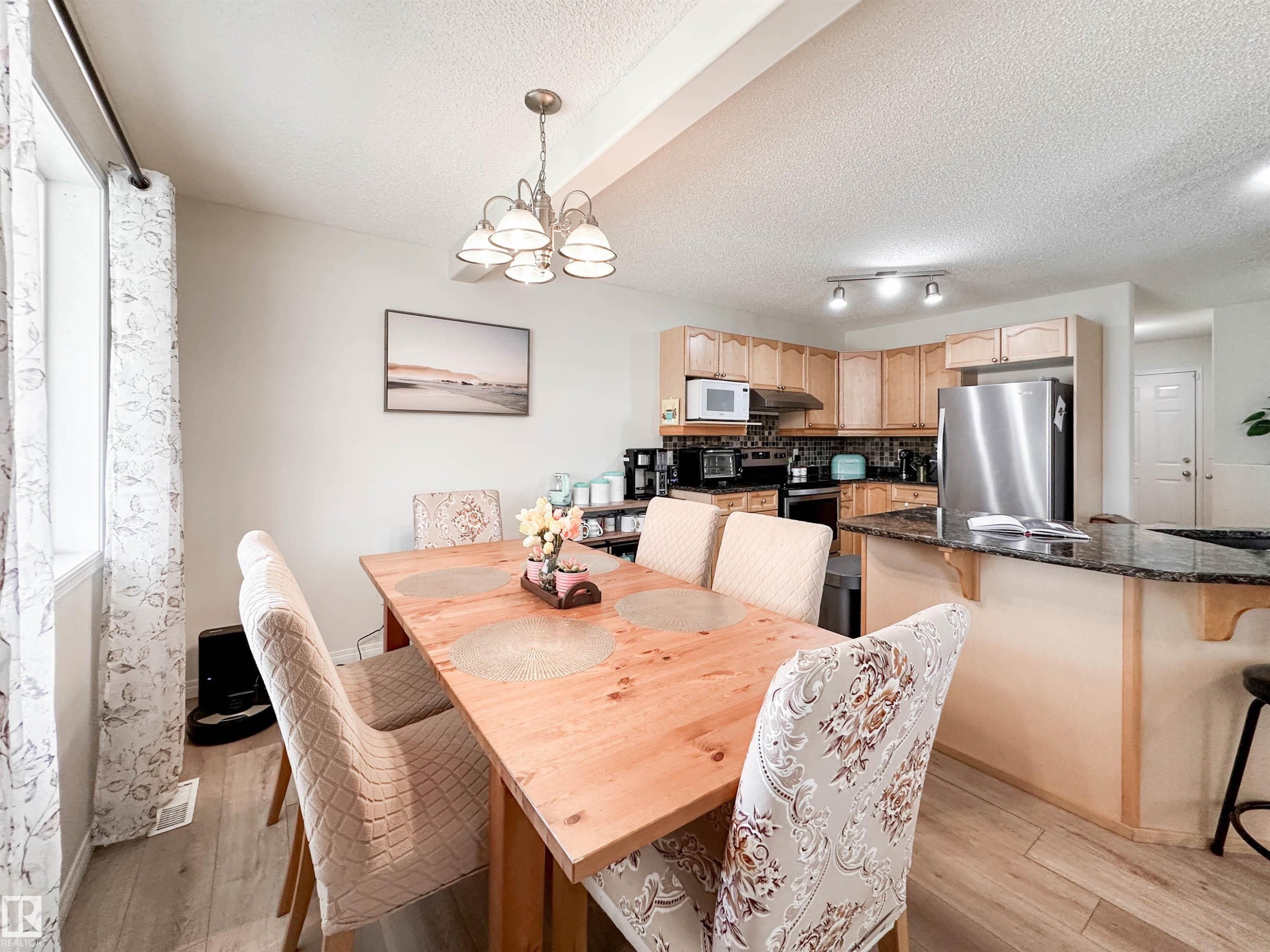 6 Norfolk Close, St. Albert, AB - Indoor Photo Showing Dining Room