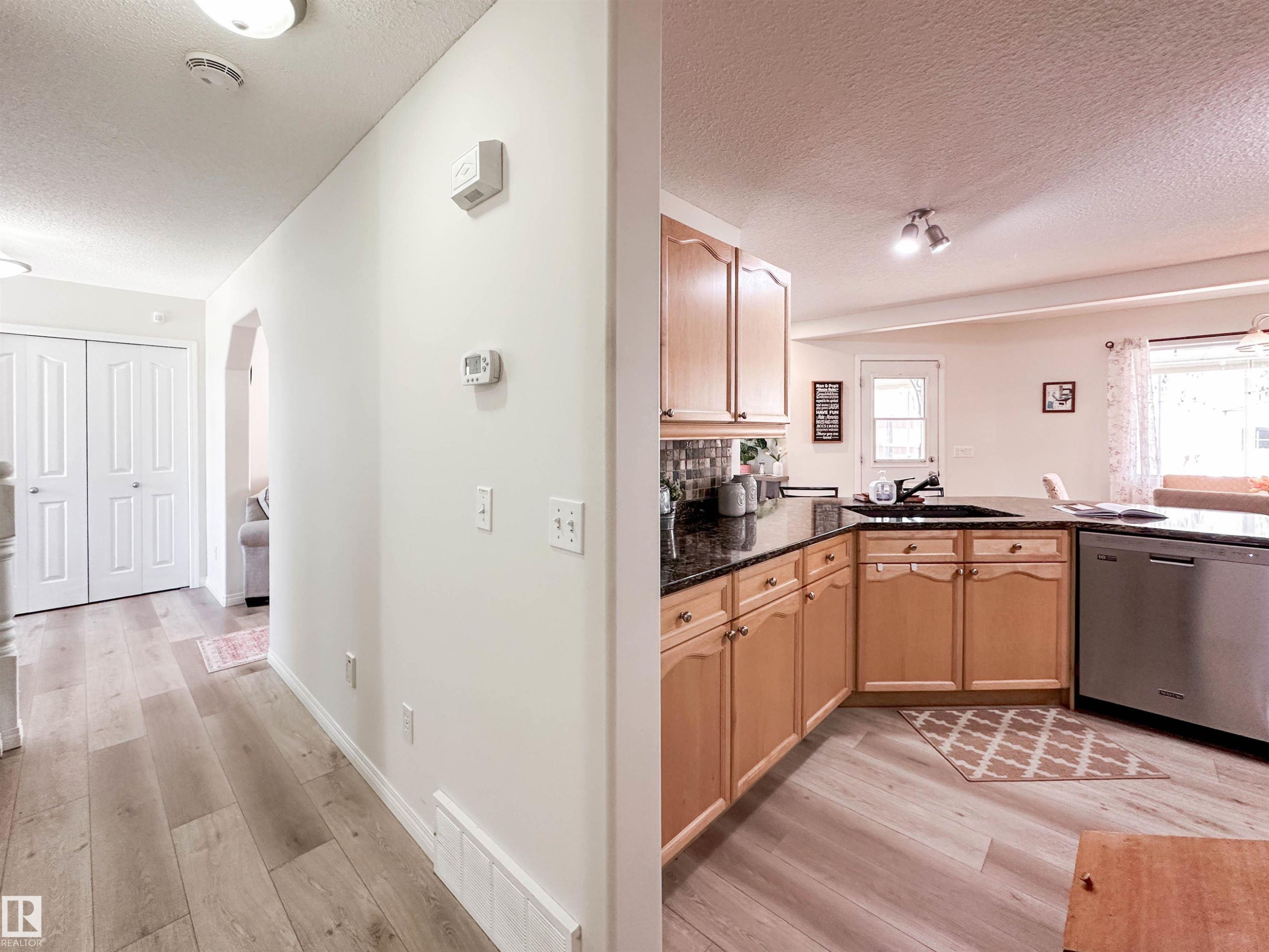 6 Norfolk Close, St. Albert, AB - Indoor Photo Showing Kitchen
