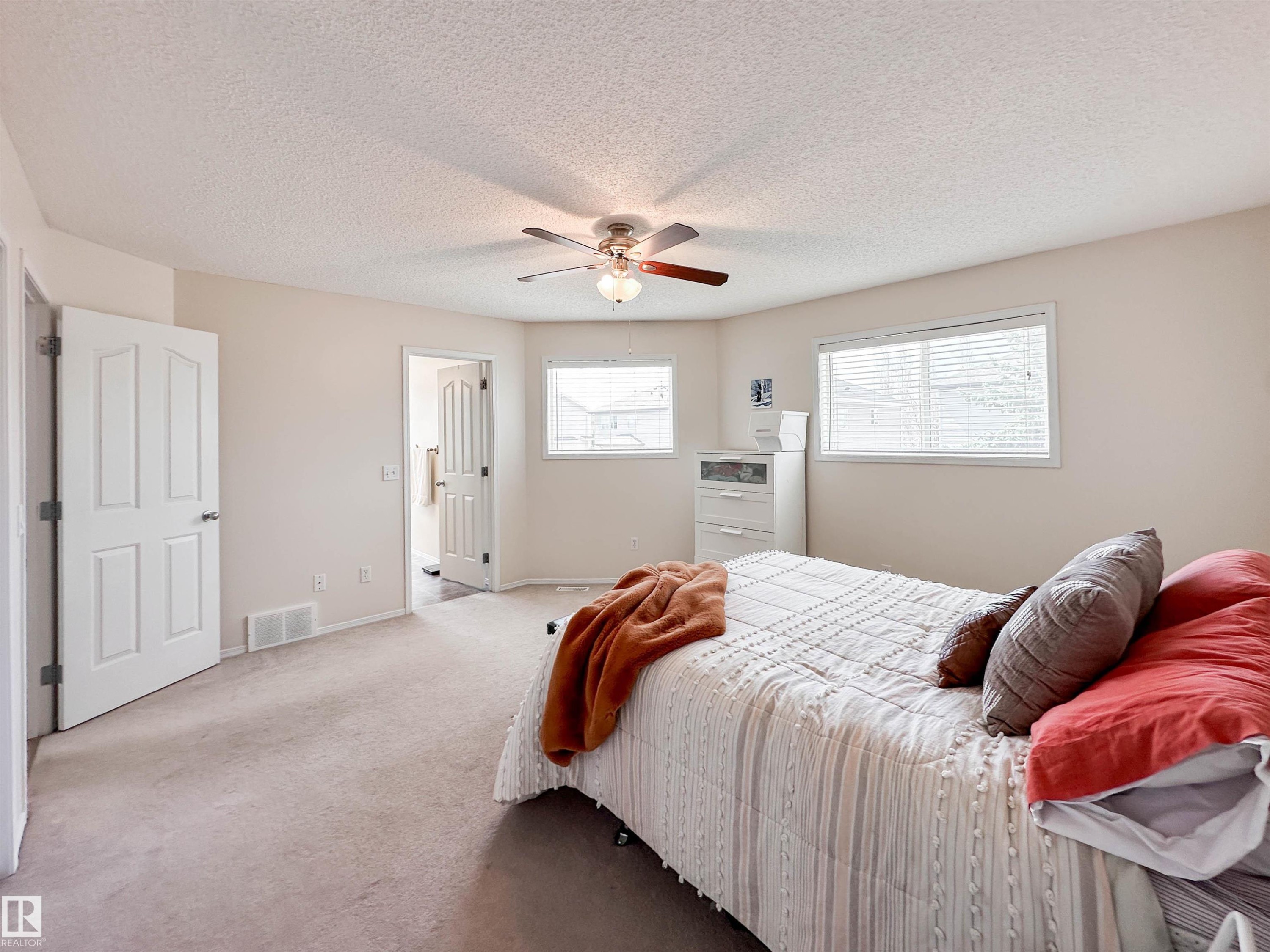 6 Norfolk Close, St. Albert, AB - Indoor Photo Showing Bedroom