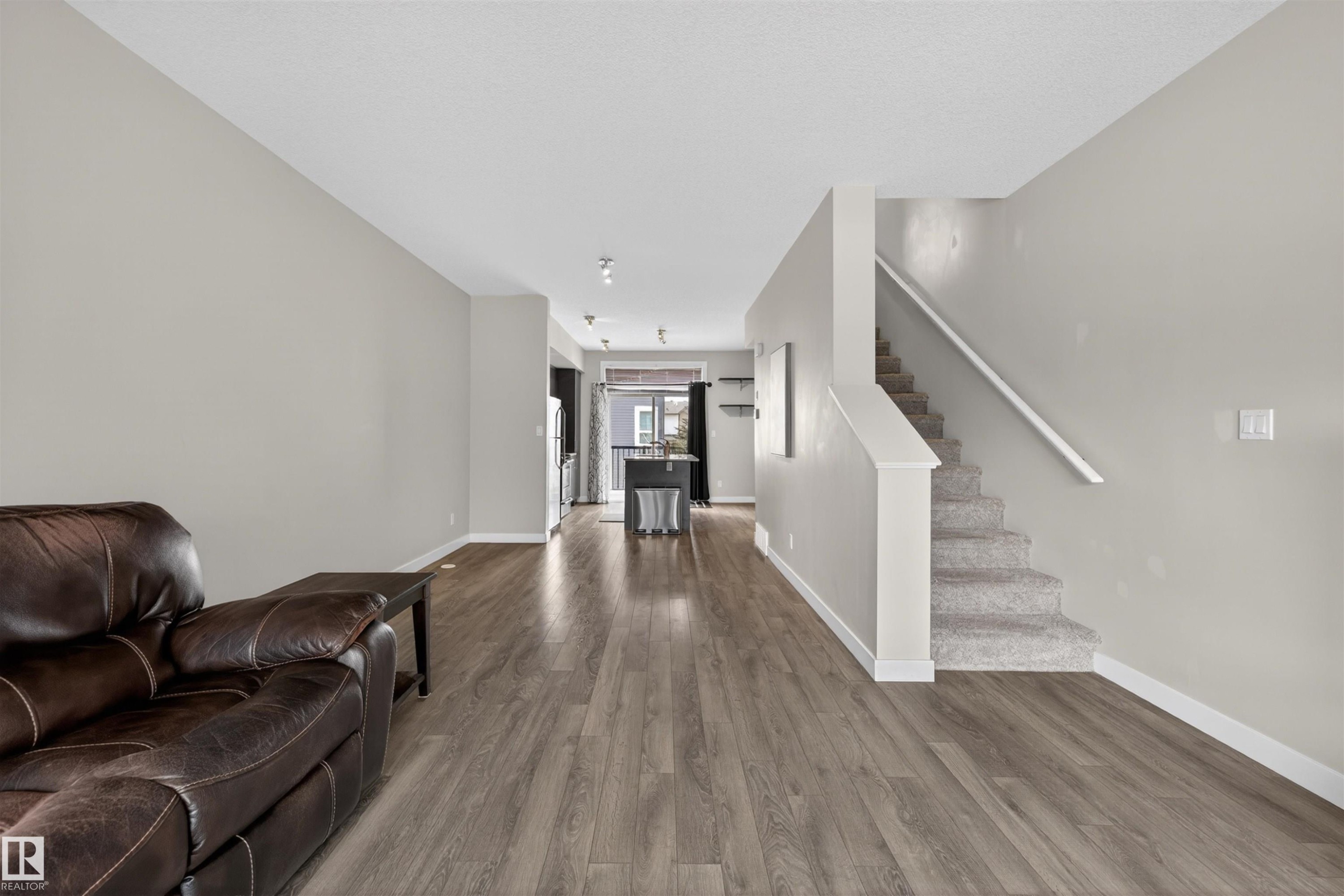 8 2560 Pegasus Boulevard, Edmonton, AB - Indoor