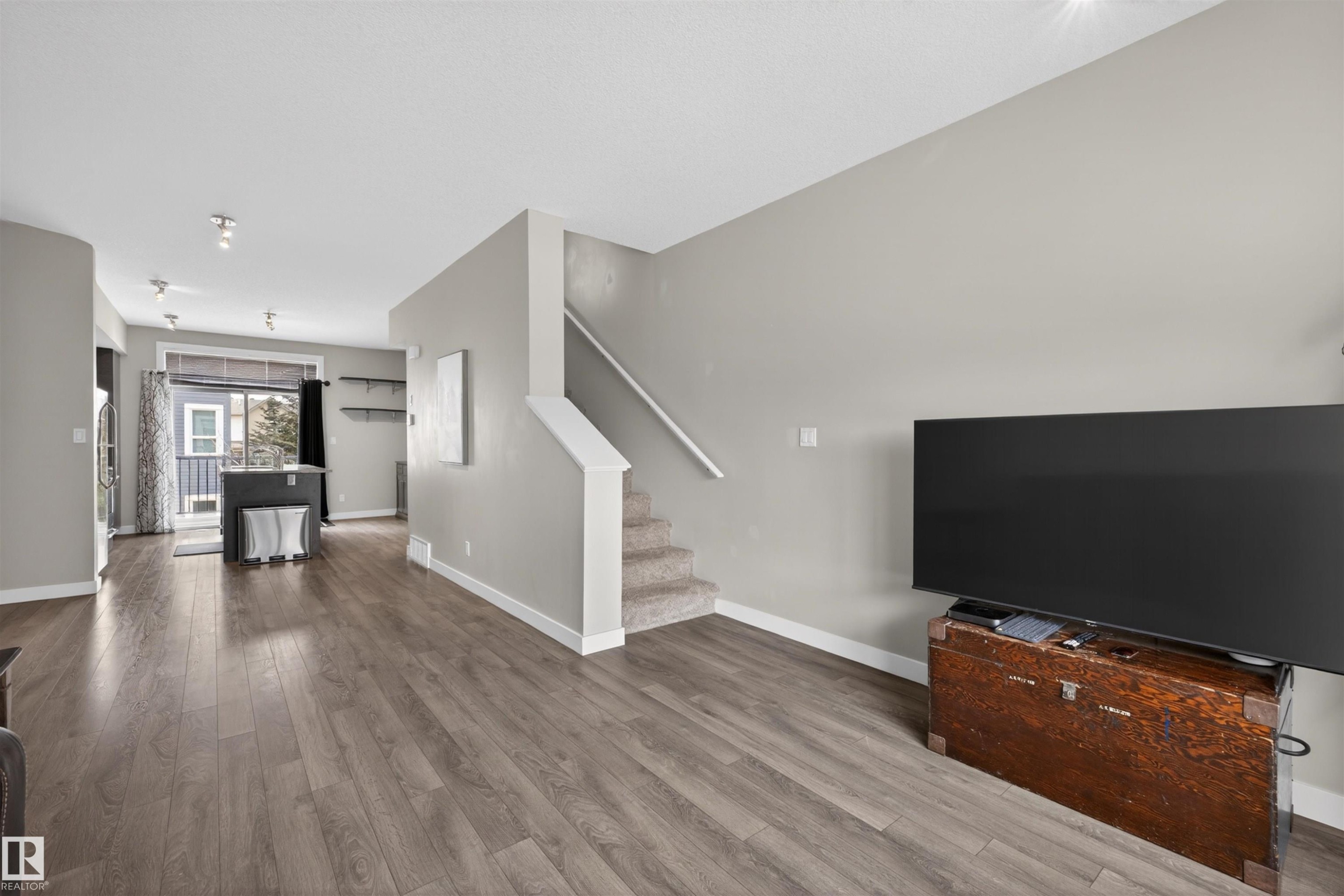 8 2560 Pegasus Boulevard, Edmonton, AB - Indoor