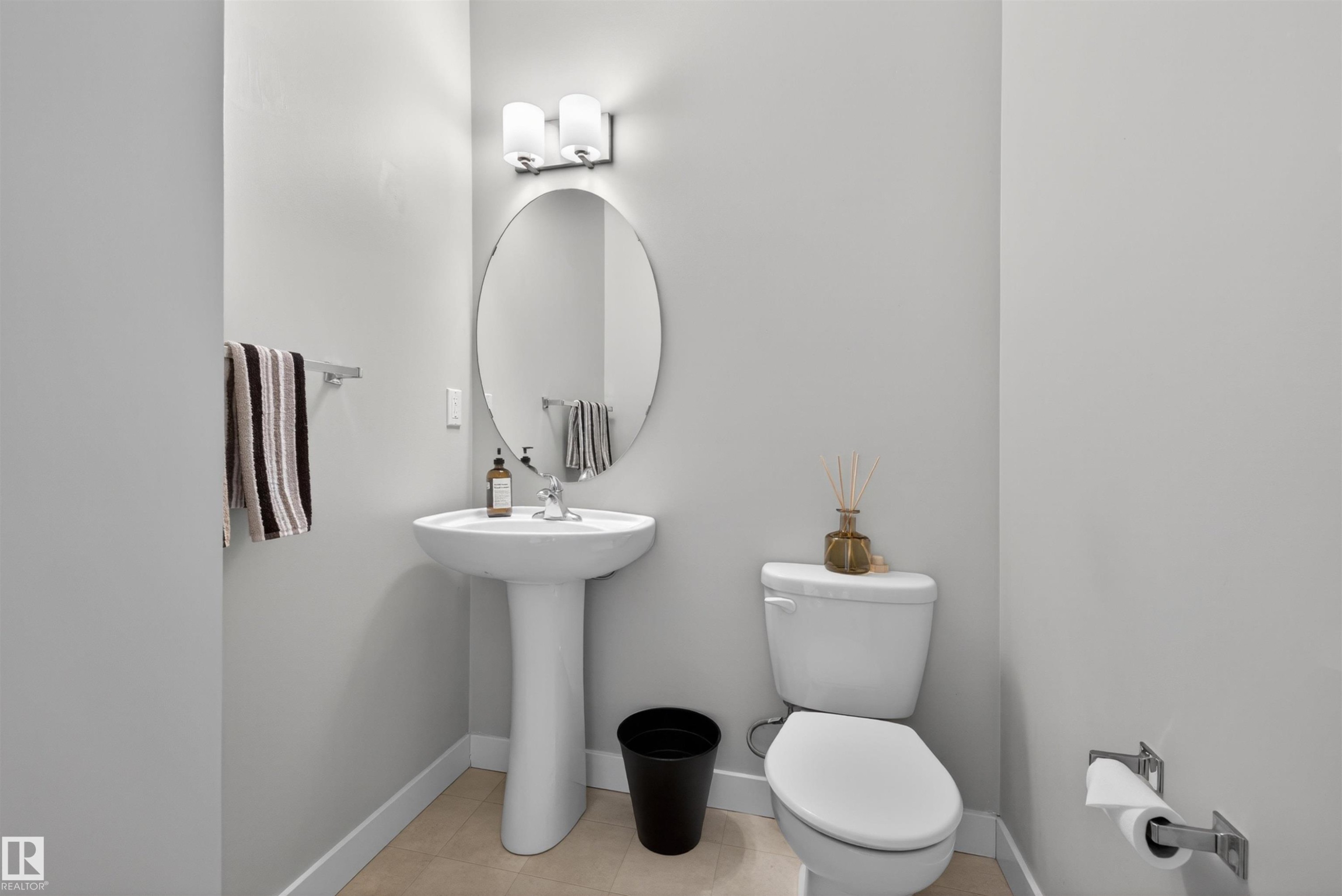 8 2560 Pegasus Boulevard, Edmonton, AB - Indoor Photo Showing Bathroom