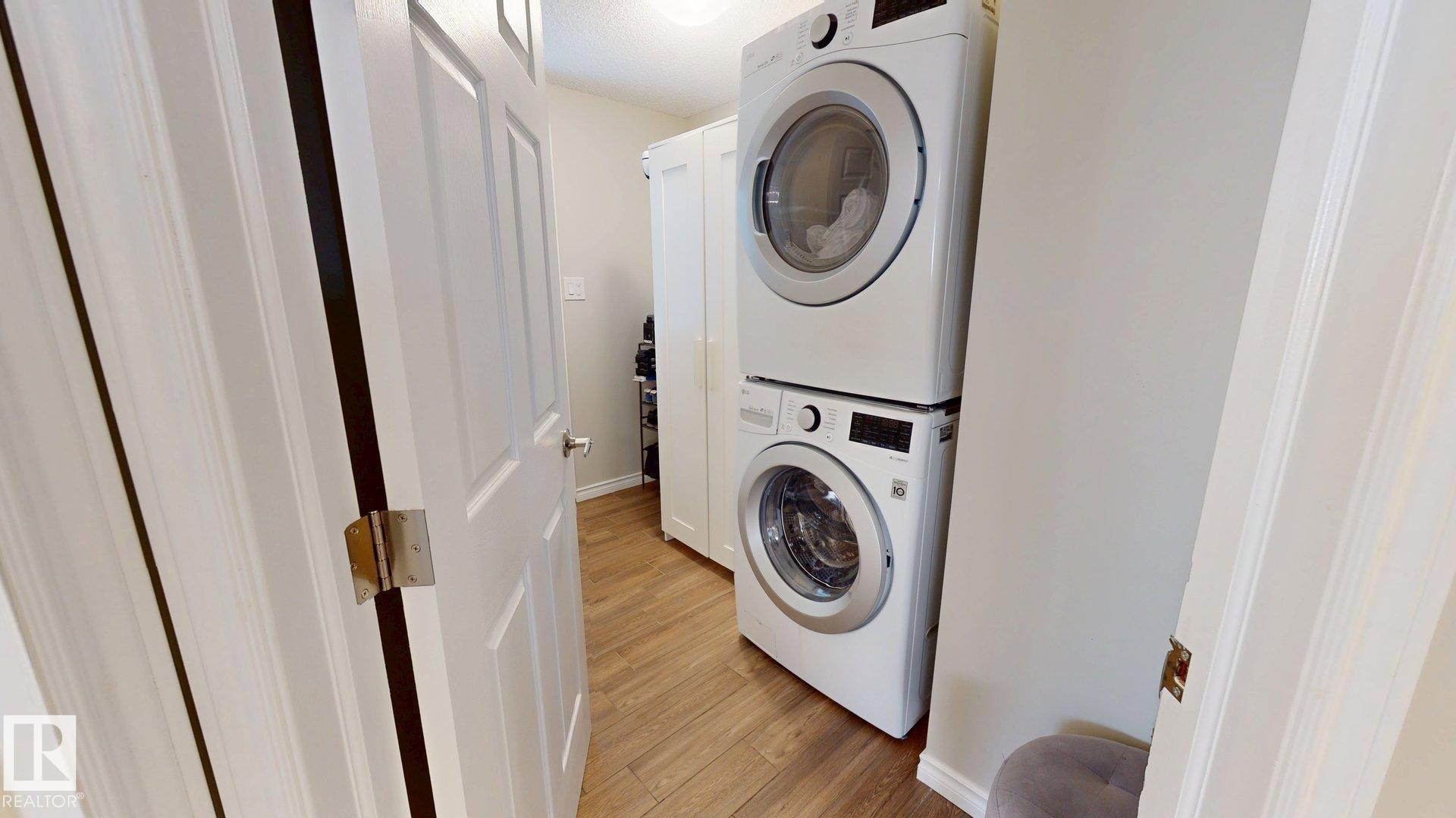 2078 Tanner Wynd, Edmonton, AB - Indoor Photo Showing Laundry Room