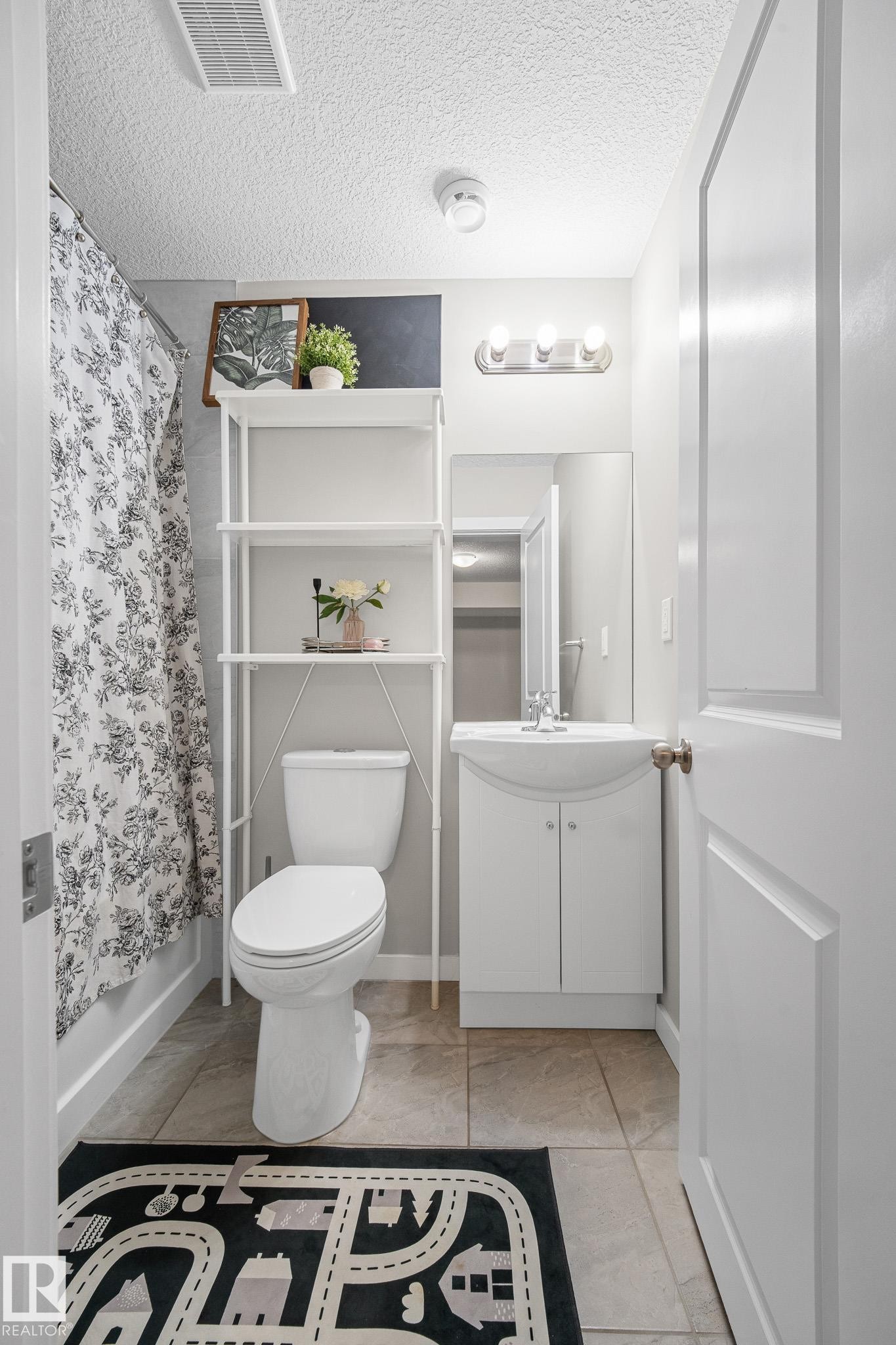 911 Morris Way, Leduc, AB - Indoor Photo Showing Bathroom