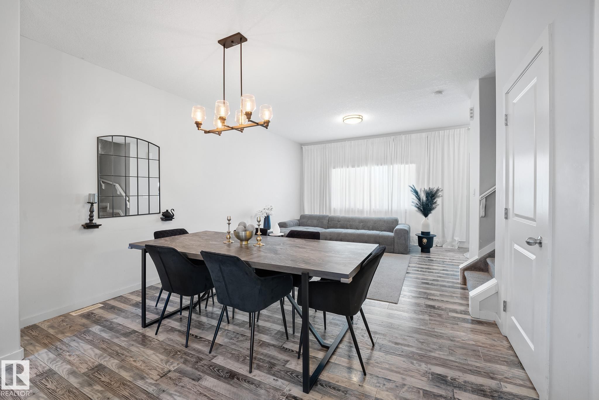 911 Morris Way, Leduc, AB - Indoor Photo Showing Dining Room