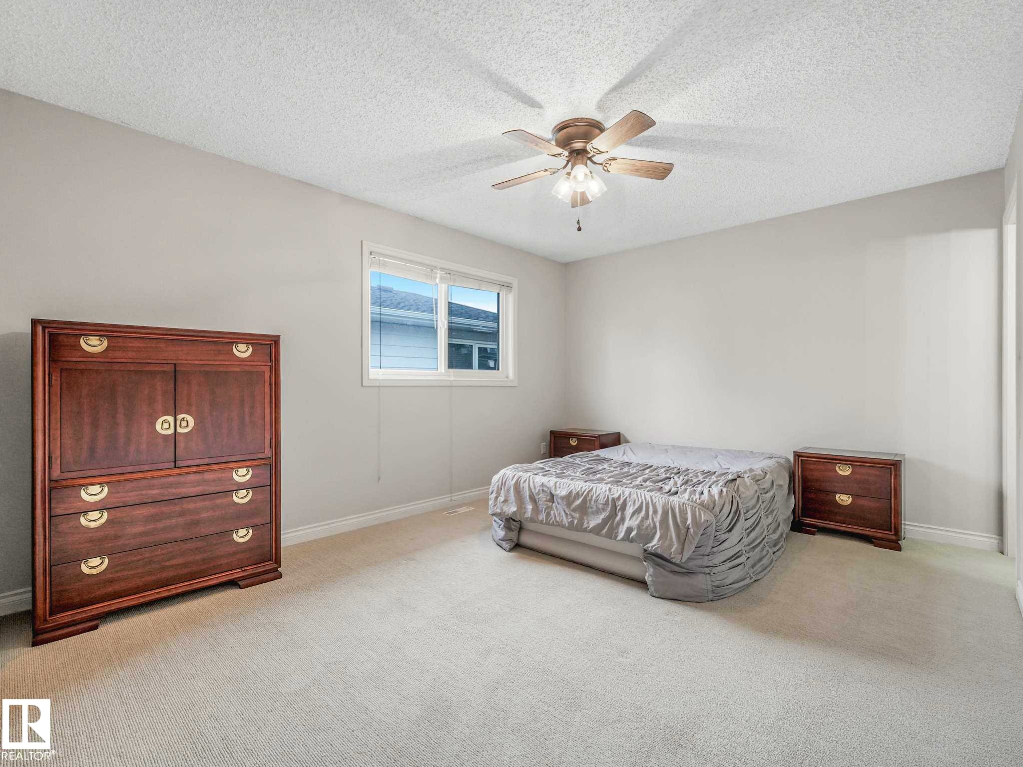 Image quality insufficient for description - 4011 104 Street, Edmonton, AB - Indoor Photo Showing Bedroom