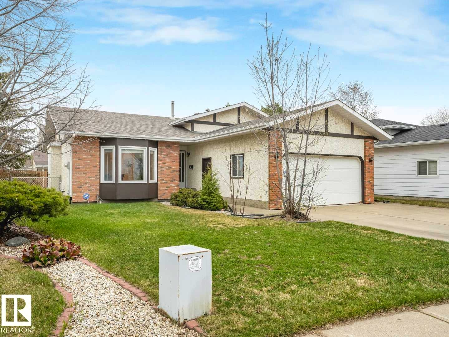 Image quality insufficient for description - 4011 104 Street, Edmonton, AB - Outdoor