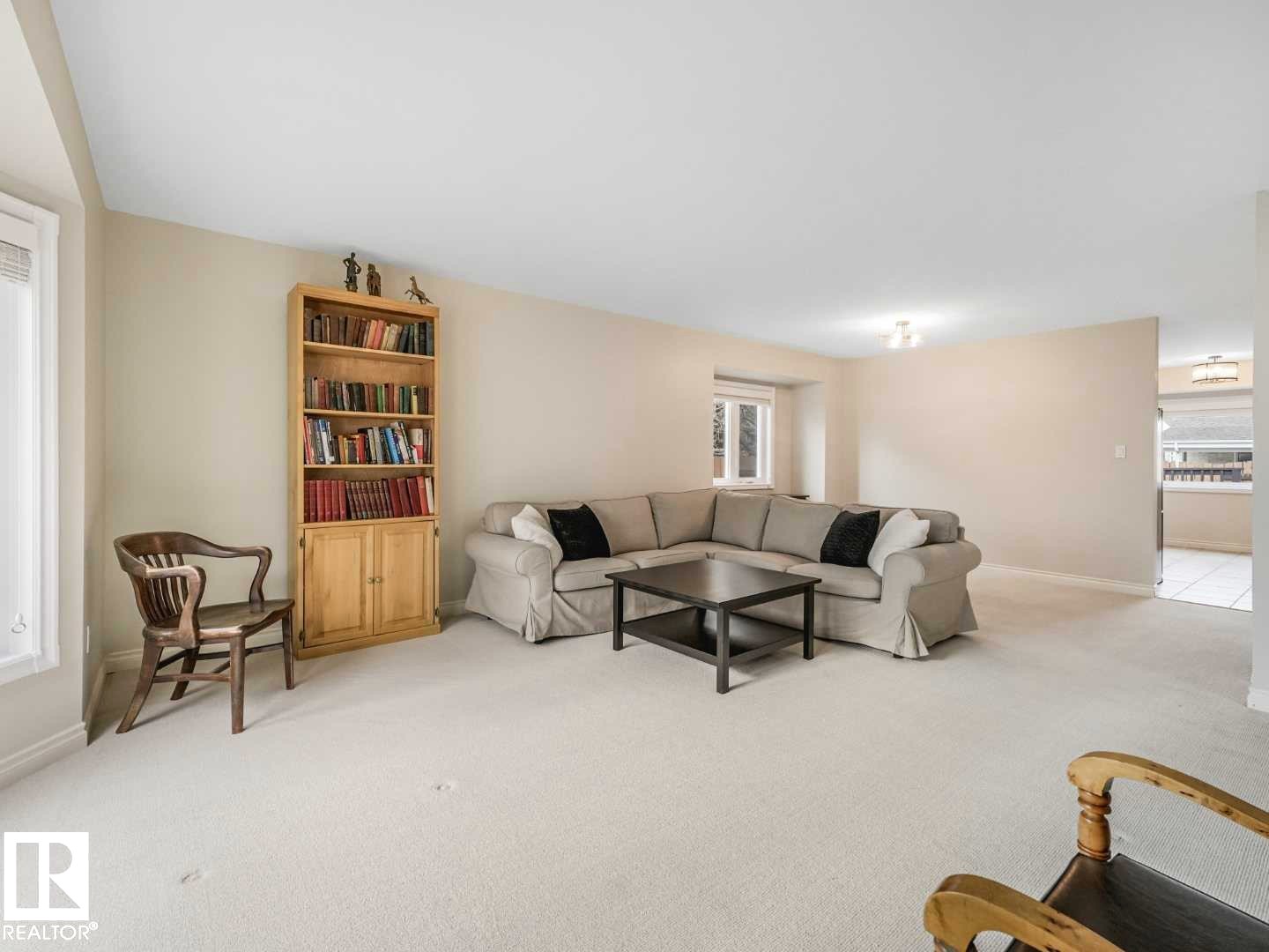 Image quality insufficient for description - 4011 104 Street, Edmonton, AB - Indoor Photo Showing Living Room