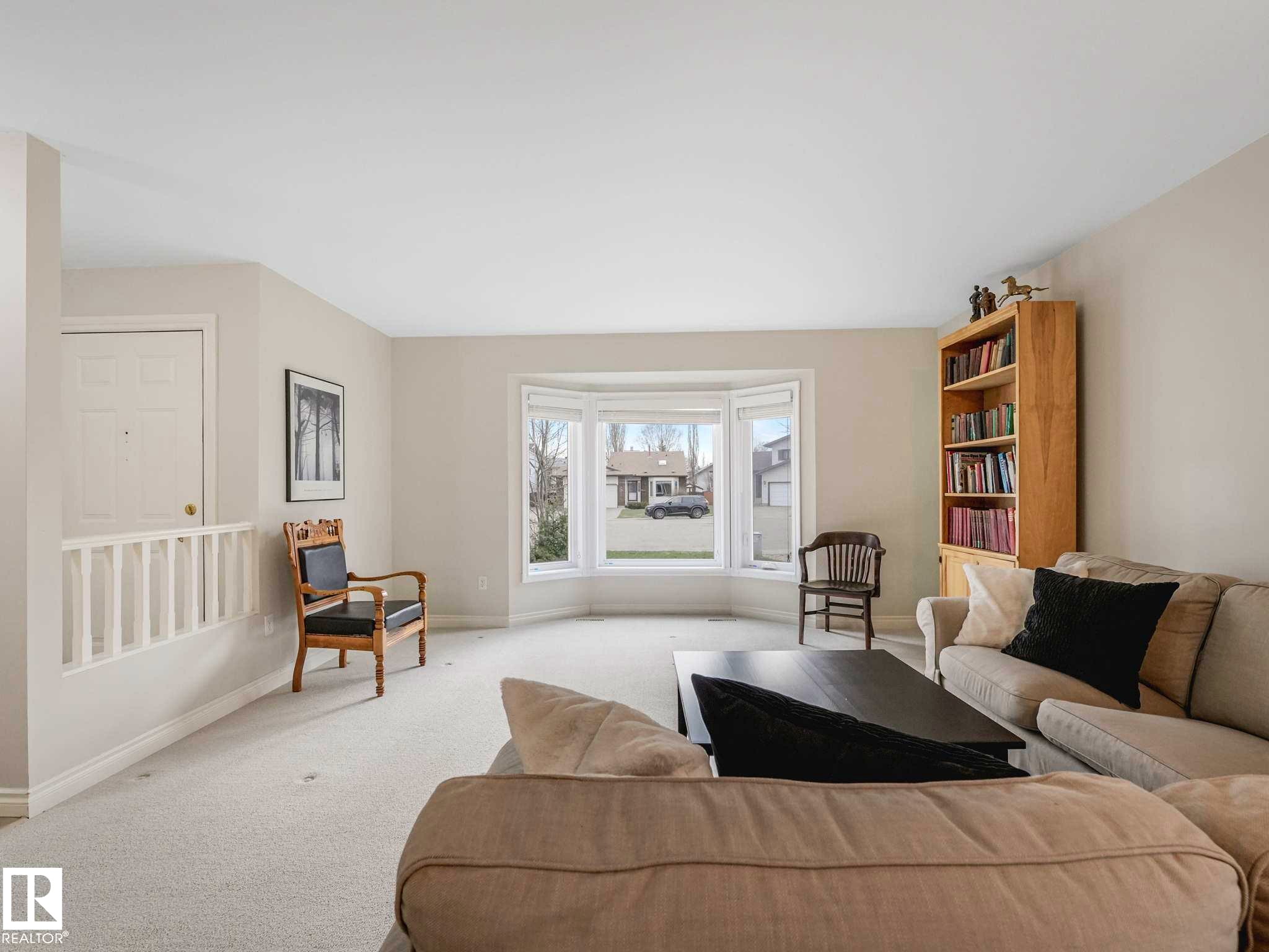Image quality insufficient for description - 4011 104 Street, Edmonton, AB - Indoor Photo Showing Living Room