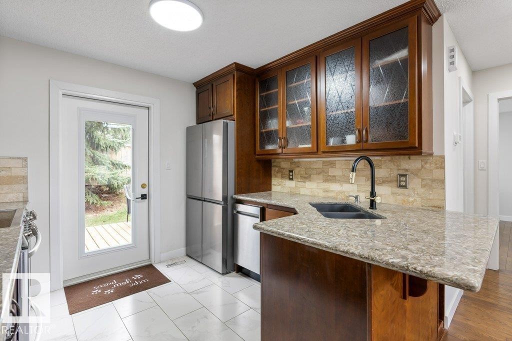 16 4 Fraser Drive, St. Albert, AB - Indoor Photo Showing Kitchen With Double Sink