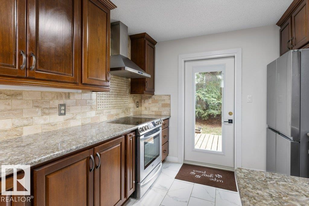 16 4 Fraser Drive, St. Albert, AB - Indoor Photo Showing Kitchen