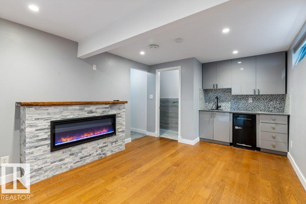 16 4 Fraser Drive, St. Albert, AB - Indoor Photo Showing Living Room With Fireplace