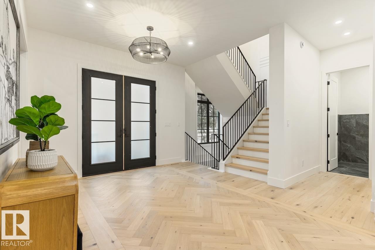 10519 138 Street Nw, Edmonton, AB - Indoor Photo Showing Other Room
