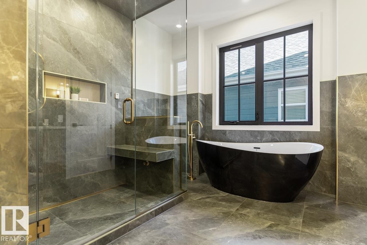 10519 138 Street Nw, Edmonton, AB - Indoor Photo Showing Bathroom